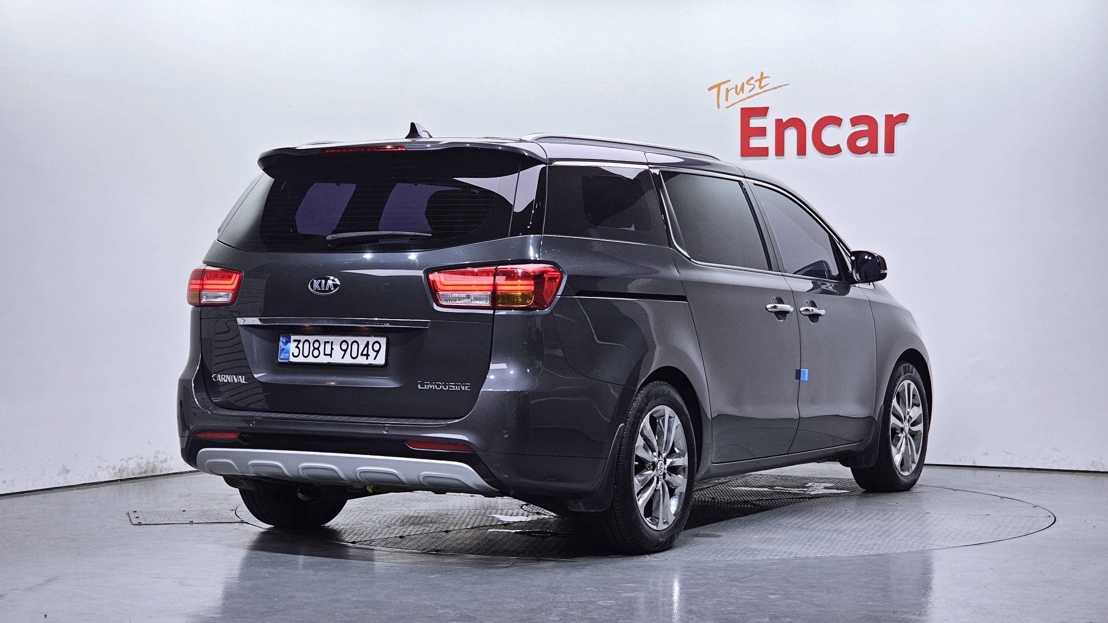 KIA CARNIVAL photo 2