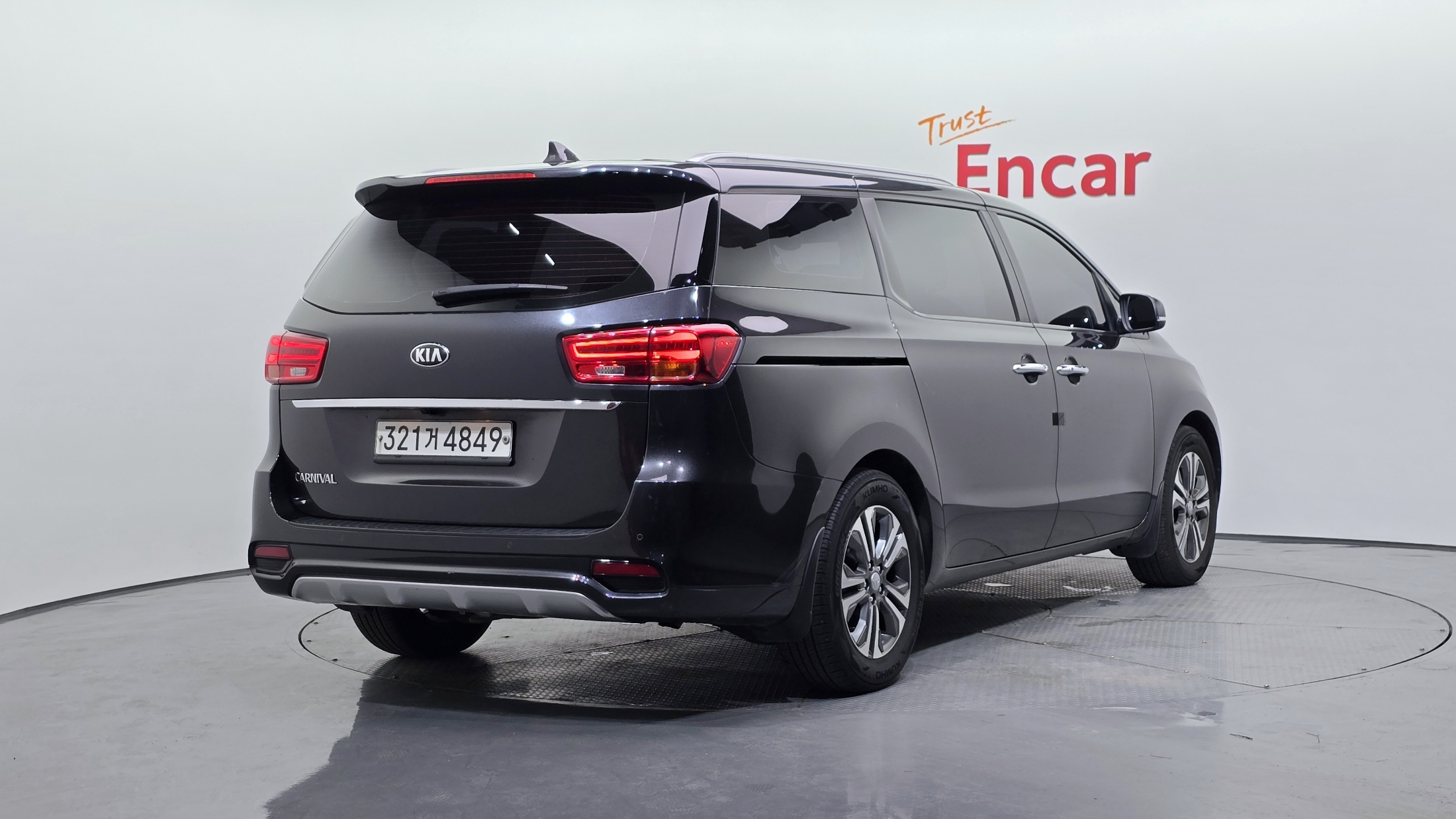 KIA CARNIVAL photo 2