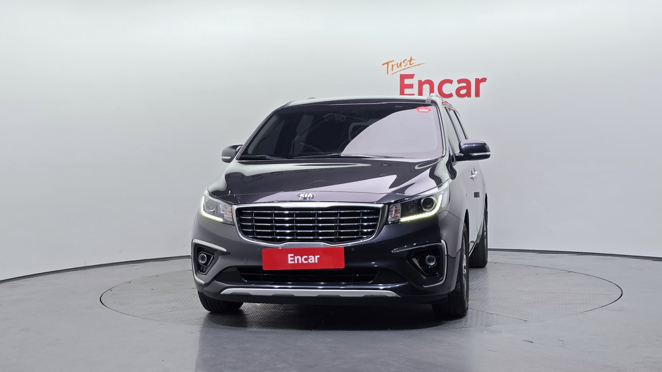 KIA CARNIVAL photo 3