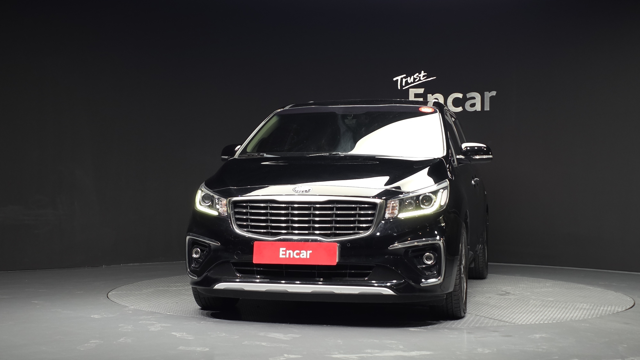 KIA CARNIVAL photo 3