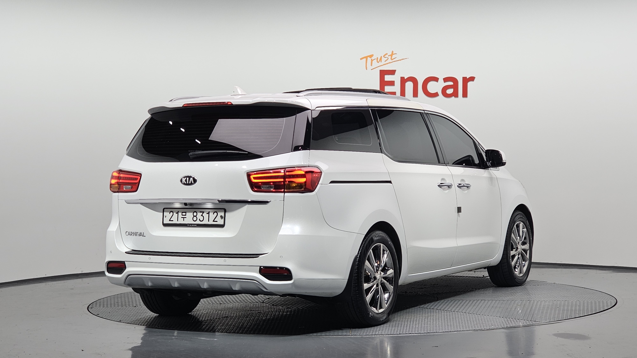 KIA CARNIVAL photo 2