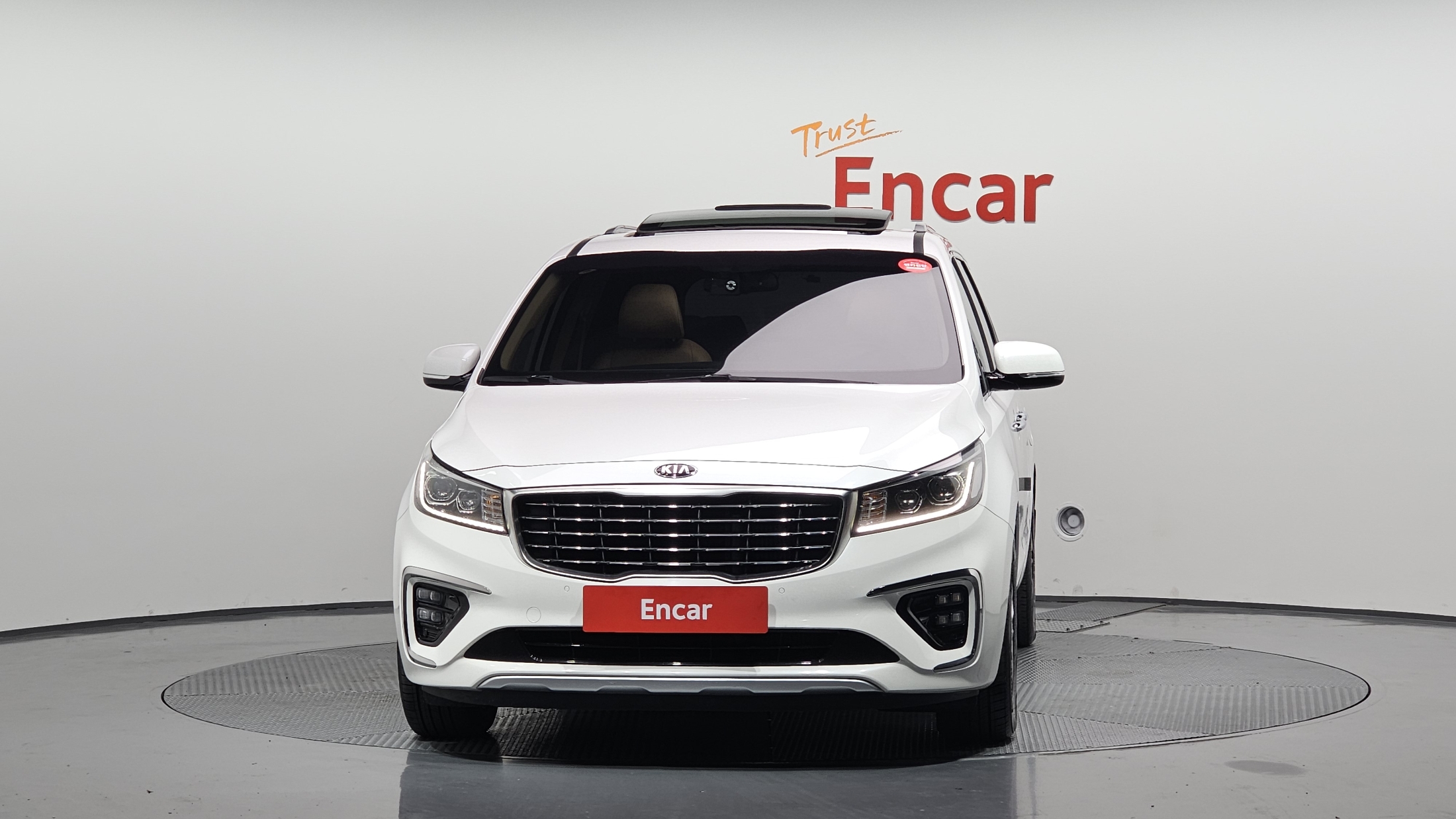 KIA CARNIVAL photo 3