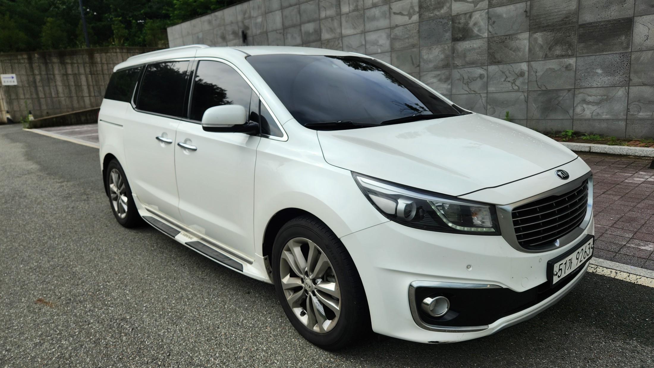 KIA CARNIVAL photo 3