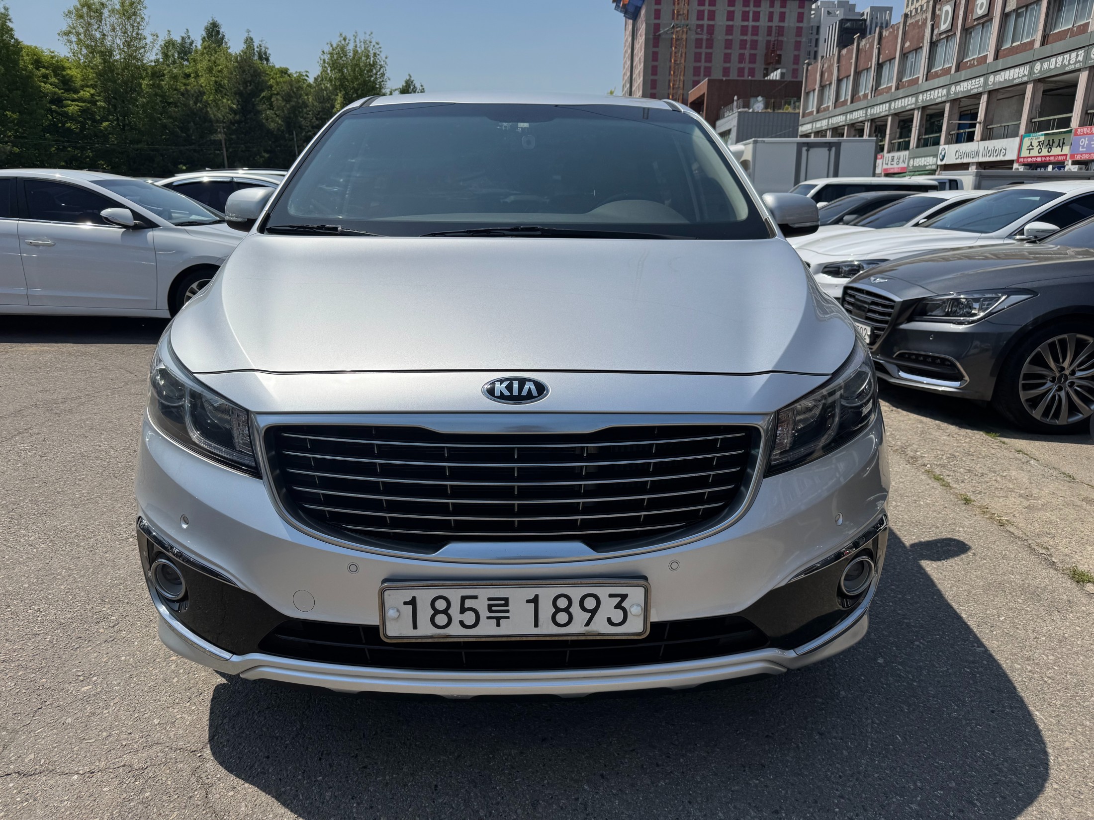 KIA CARNIVAL photo 3