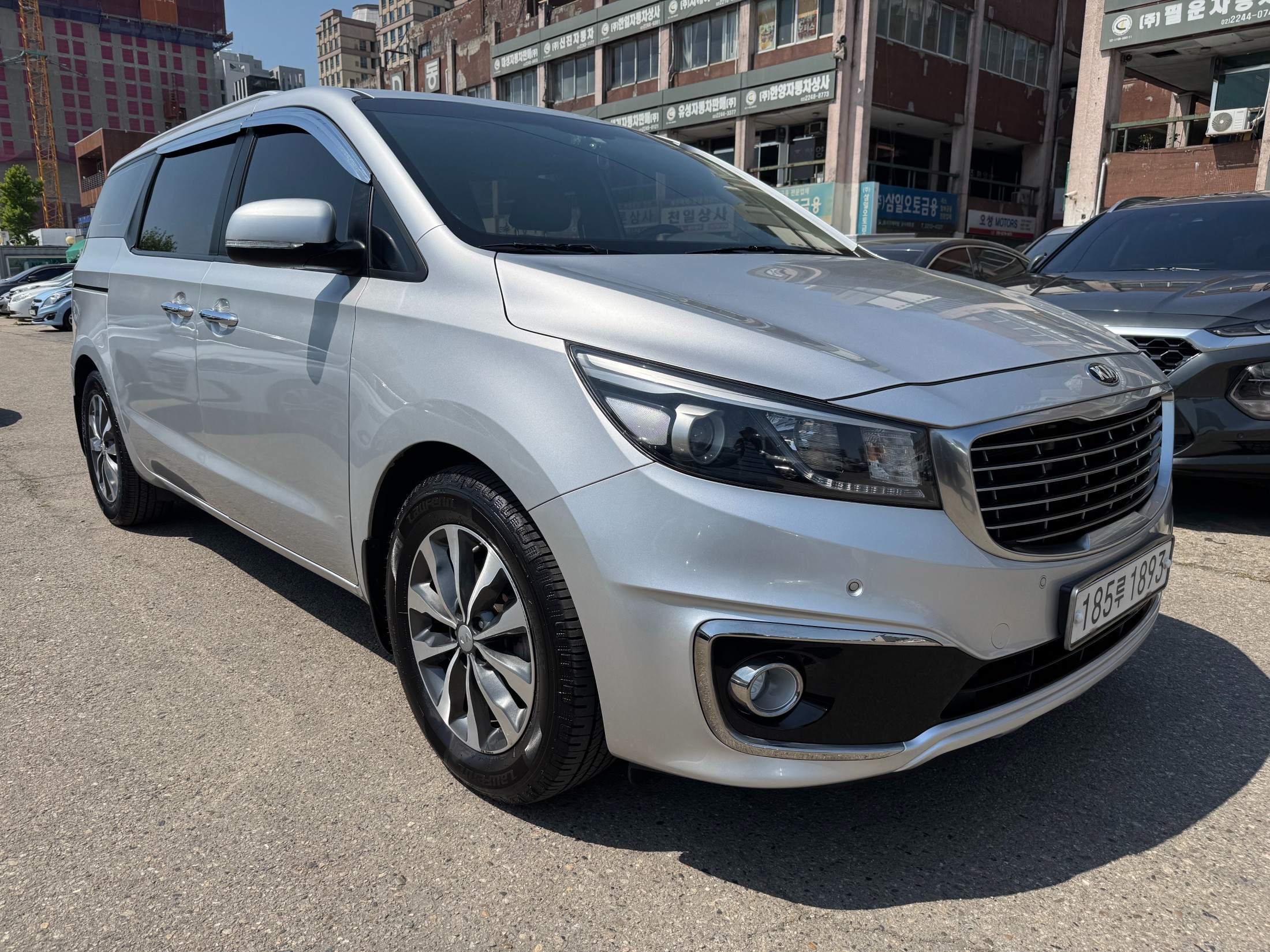 KIA CARNIVAL photo 2