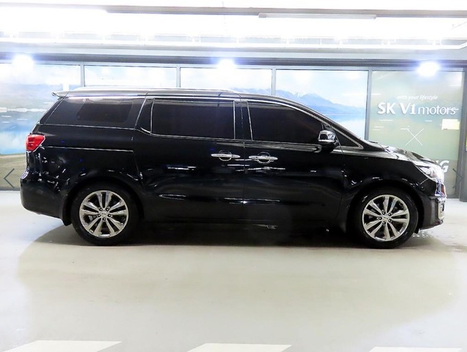KIA CARNIVAL photo 3
