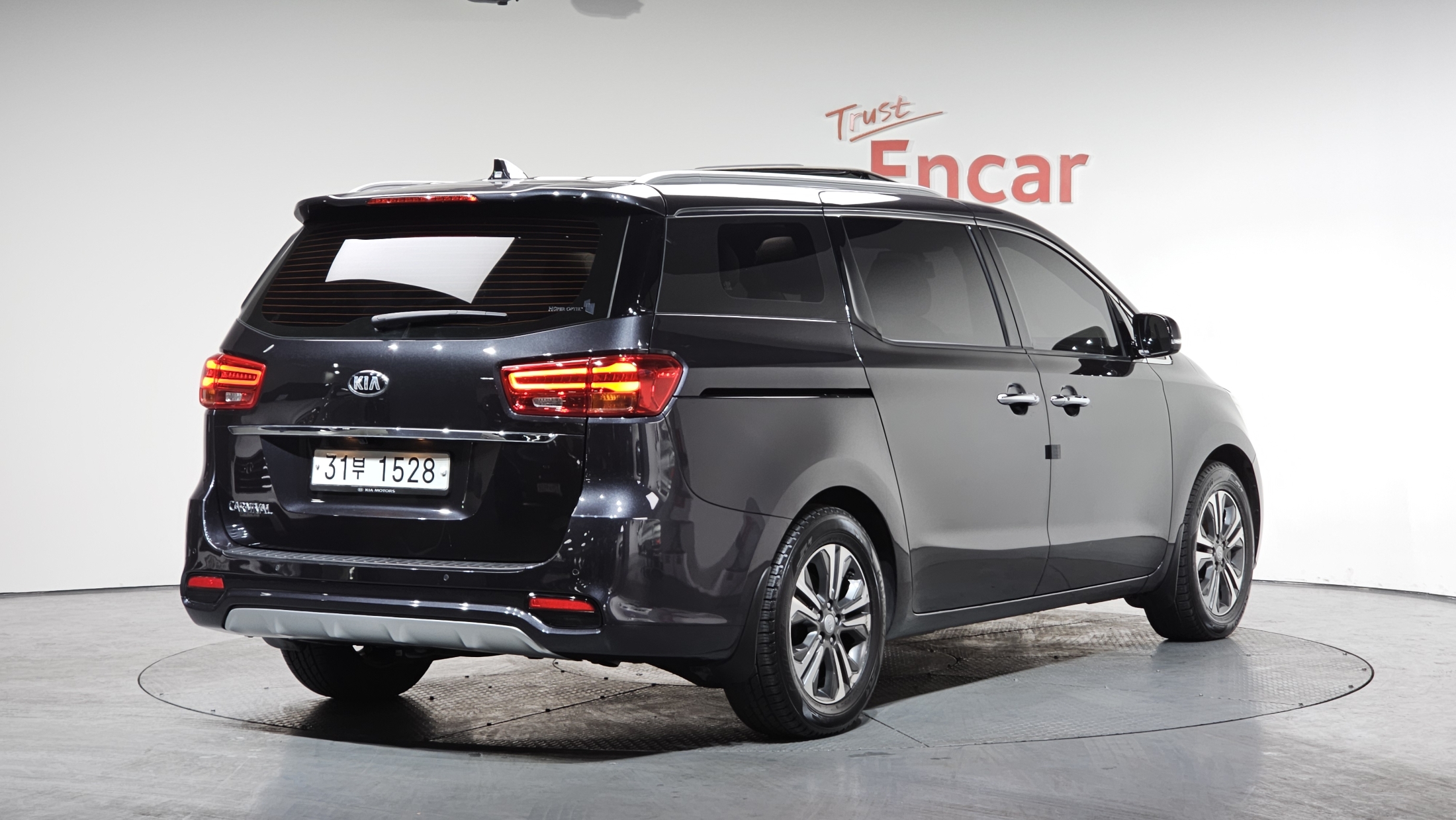 KIA CARNIVAL photo 2