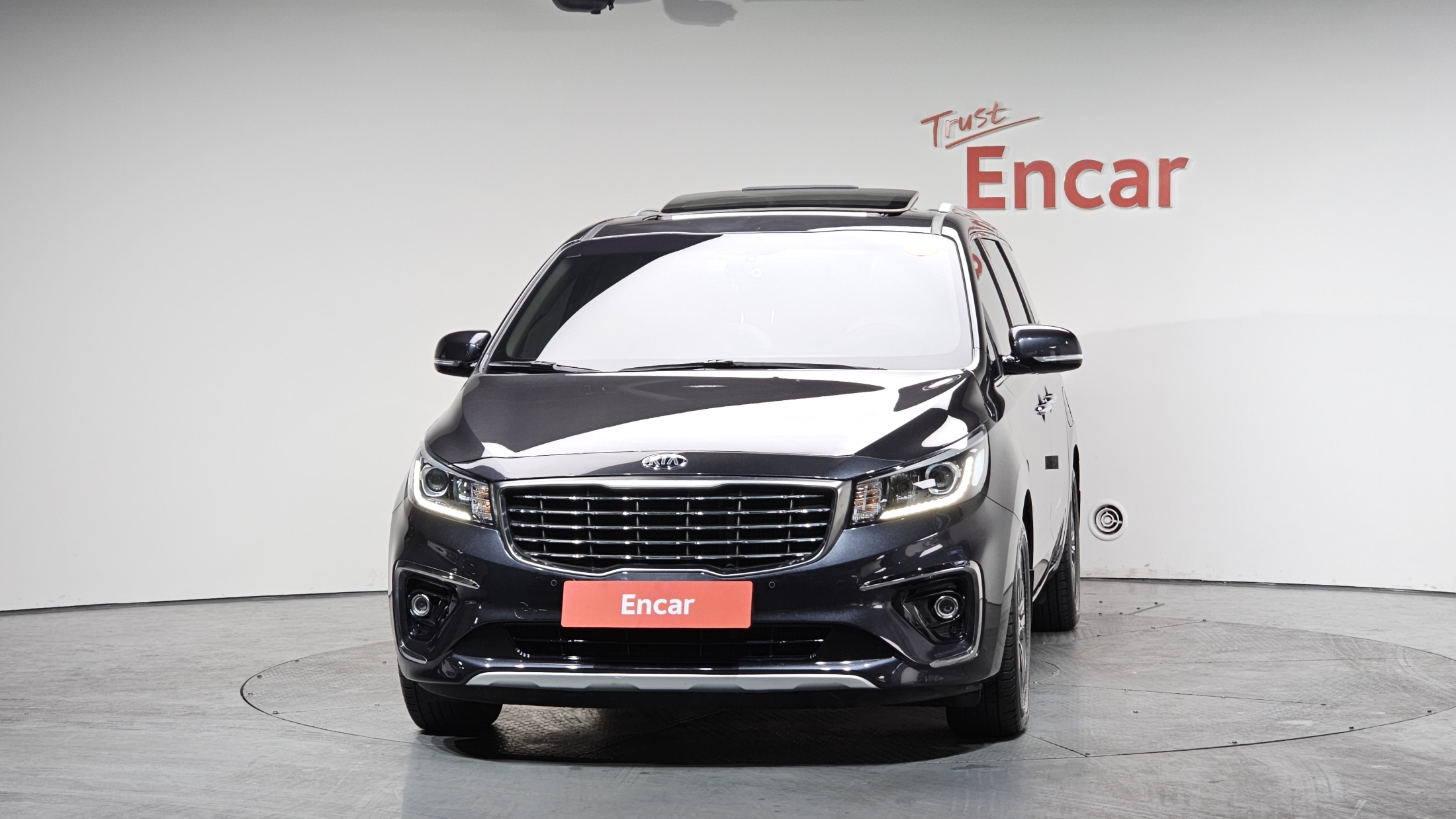 KIA CARNIVAL photo 3