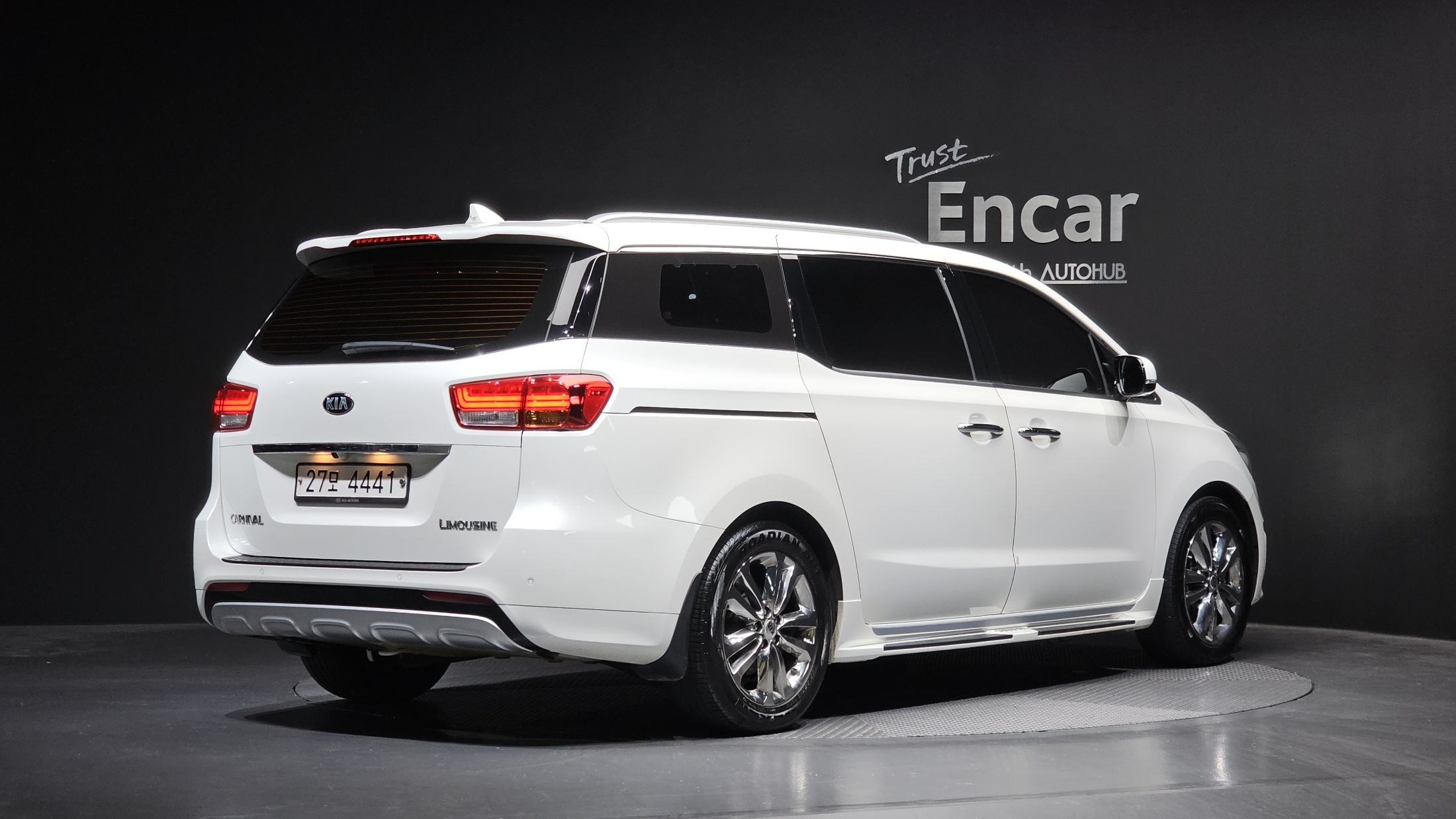 KIA CARNIVAL photo 2
