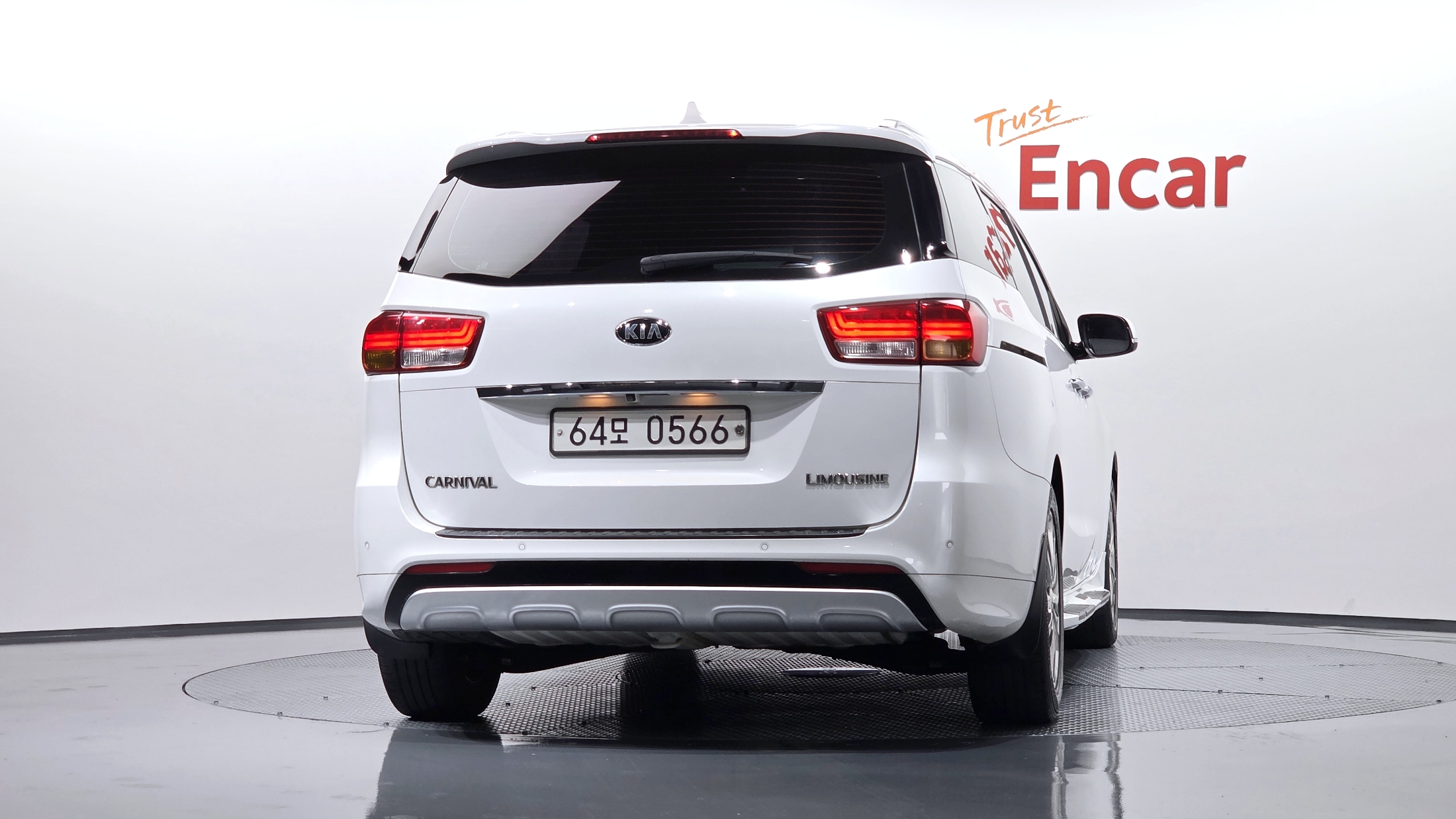 KIA CARNIVAL photo 3