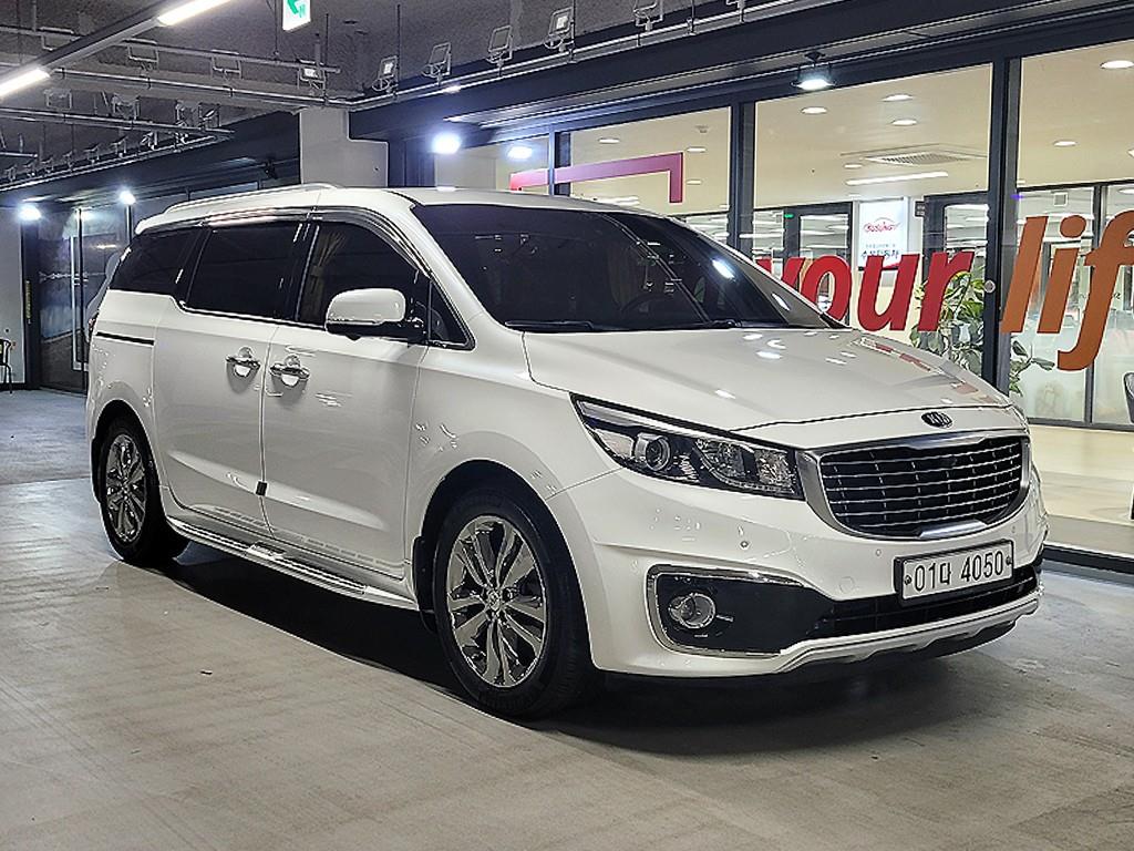 KIA CARNIVAL photo 2
