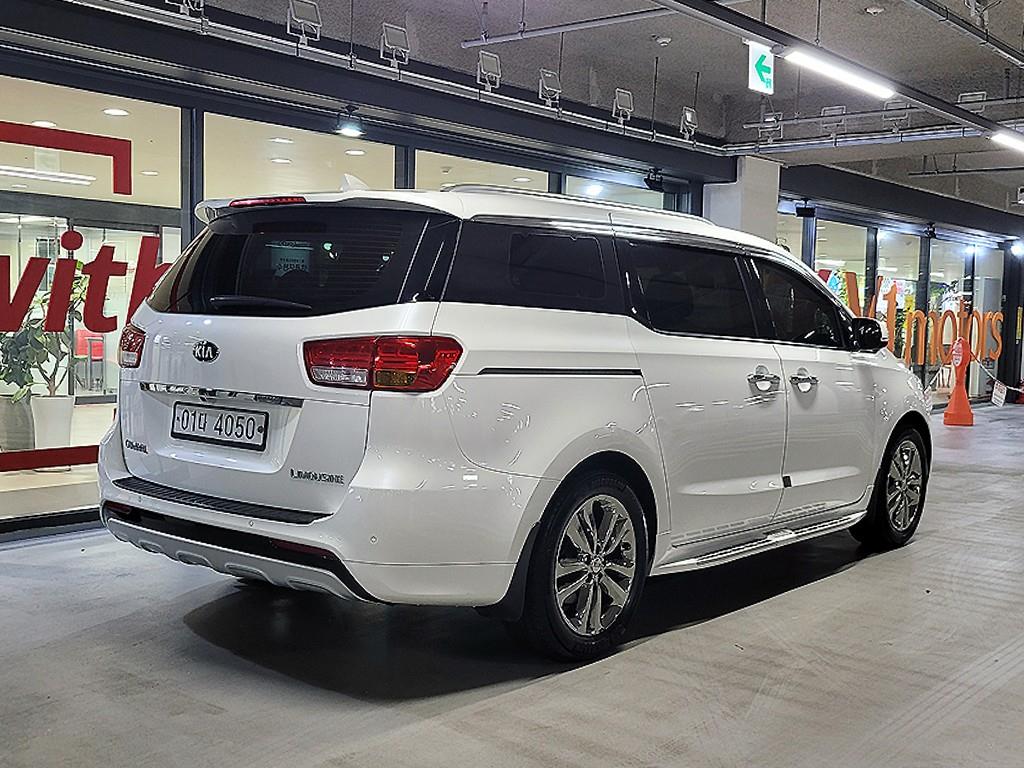KIA CARNIVAL photo 3