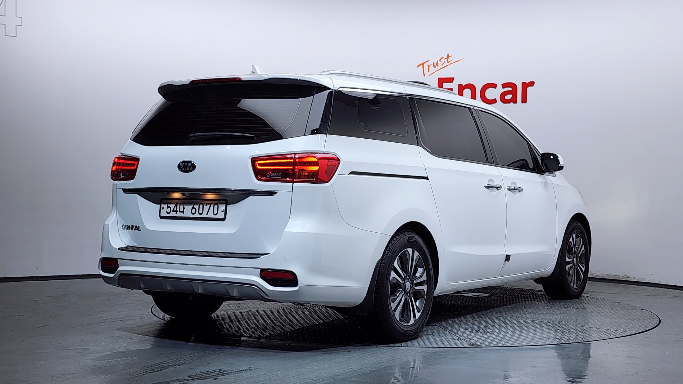 KIA CARNIVAL photo 2