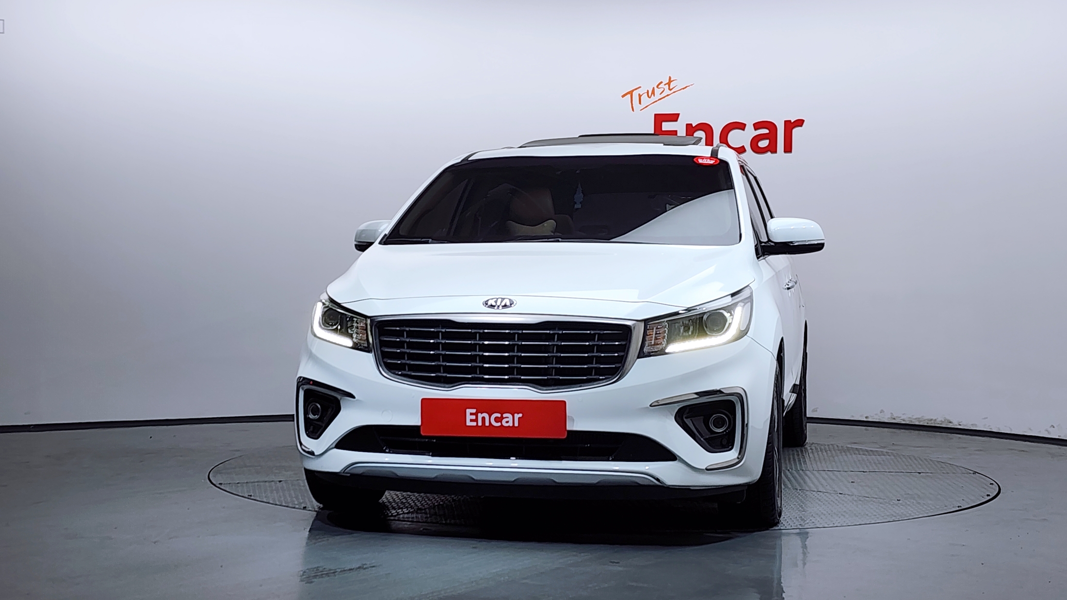 KIA CARNIVAL photo 3