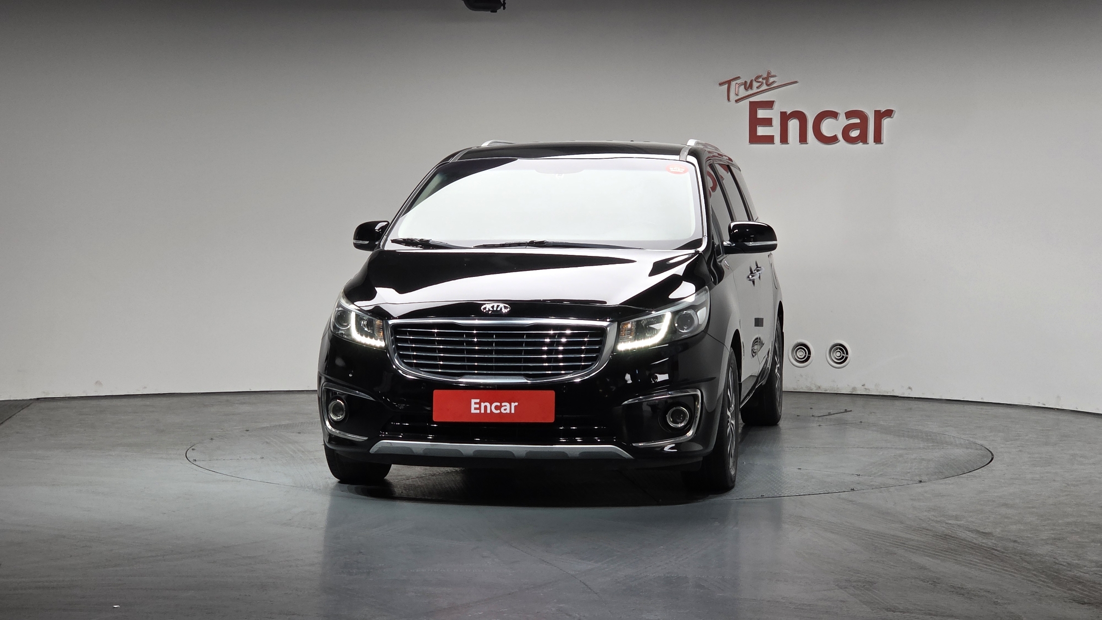 KIA CARNIVAL photo 3