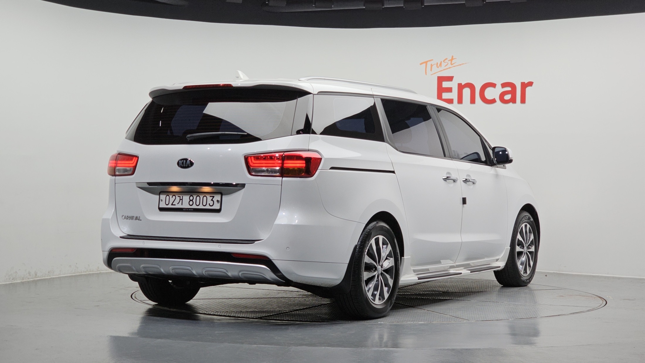 KIA CARNIVAL photo 2