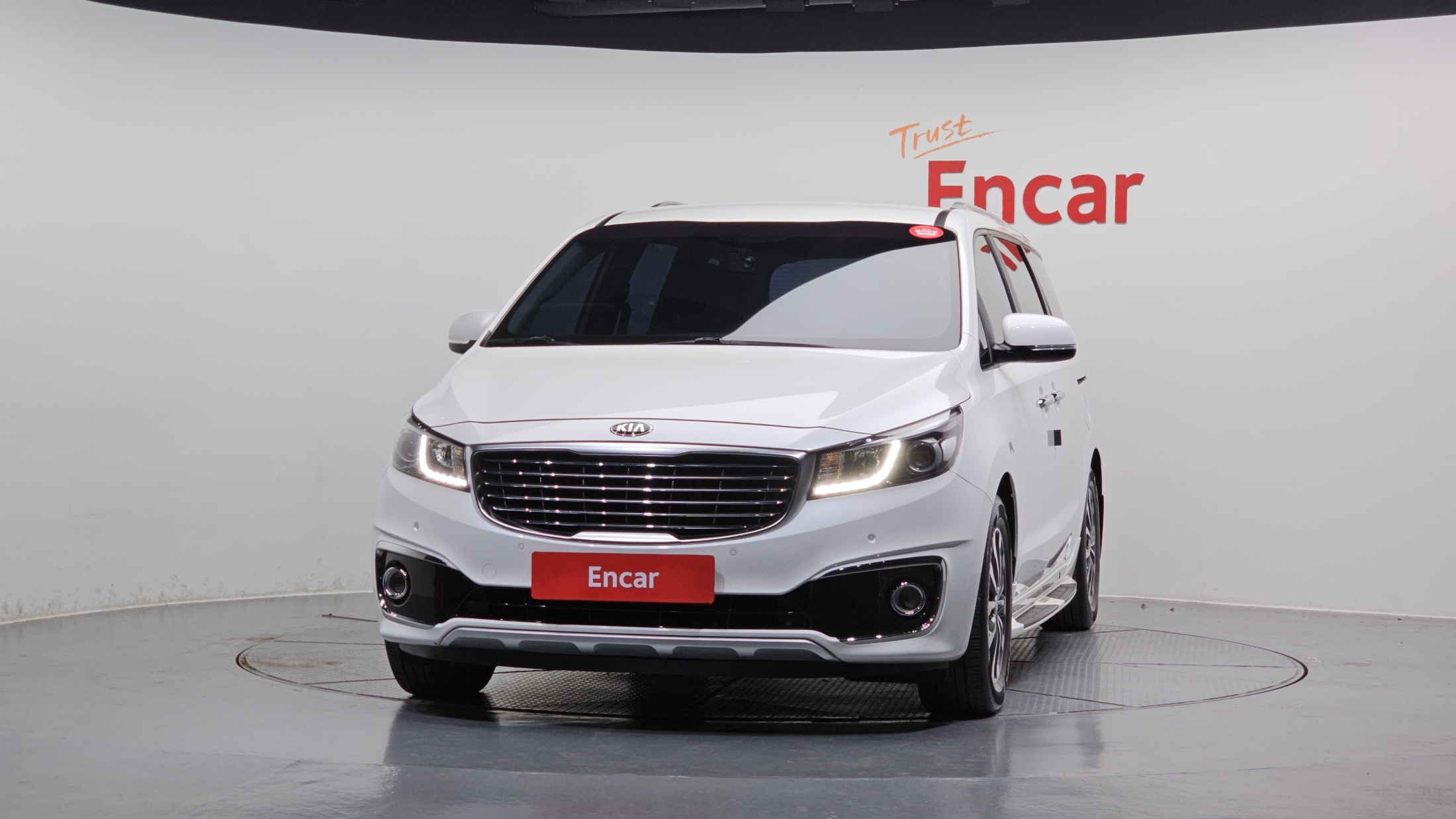 KIA CARNIVAL photo 3