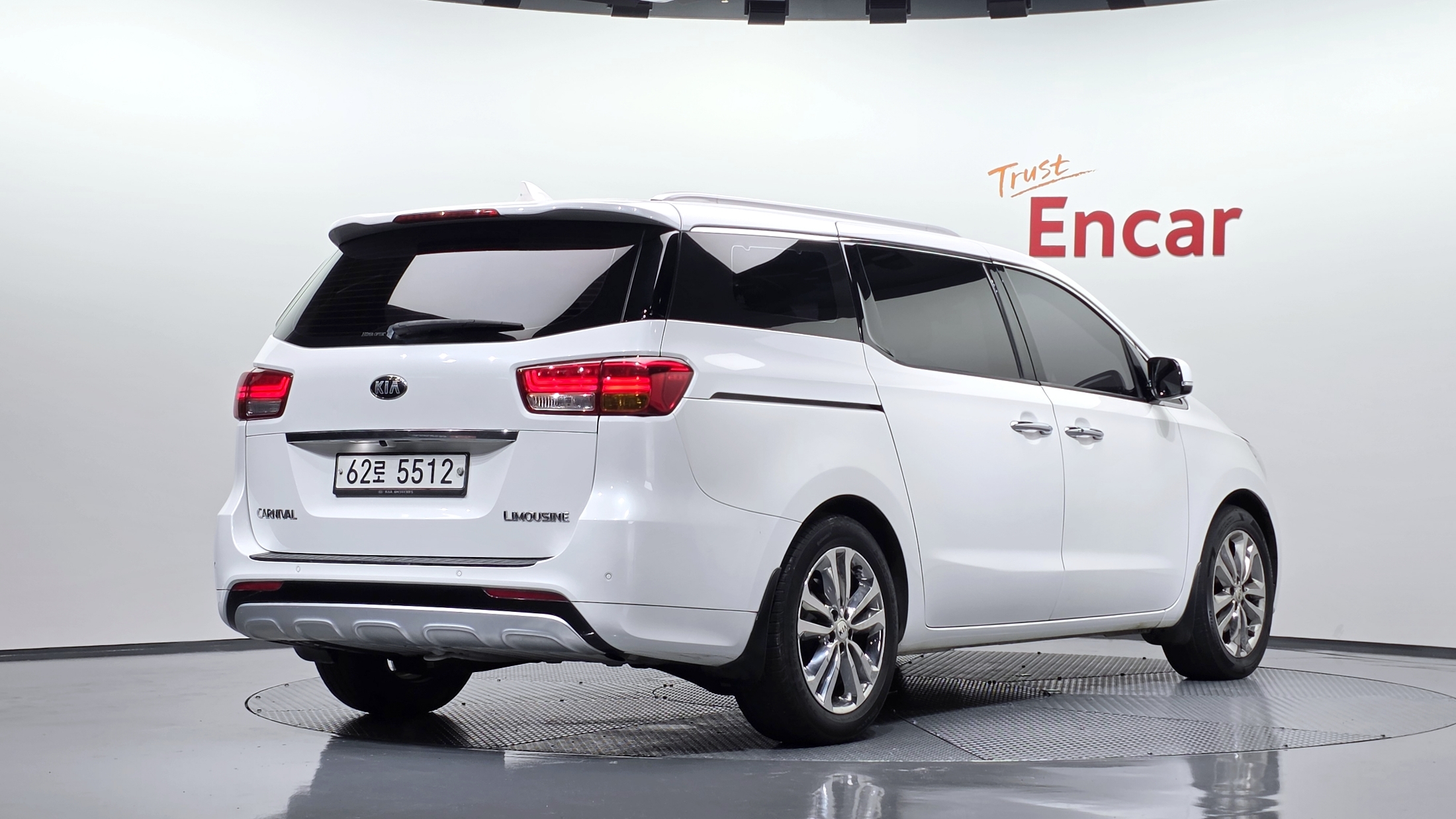 KIA CARNIVAL photo 2