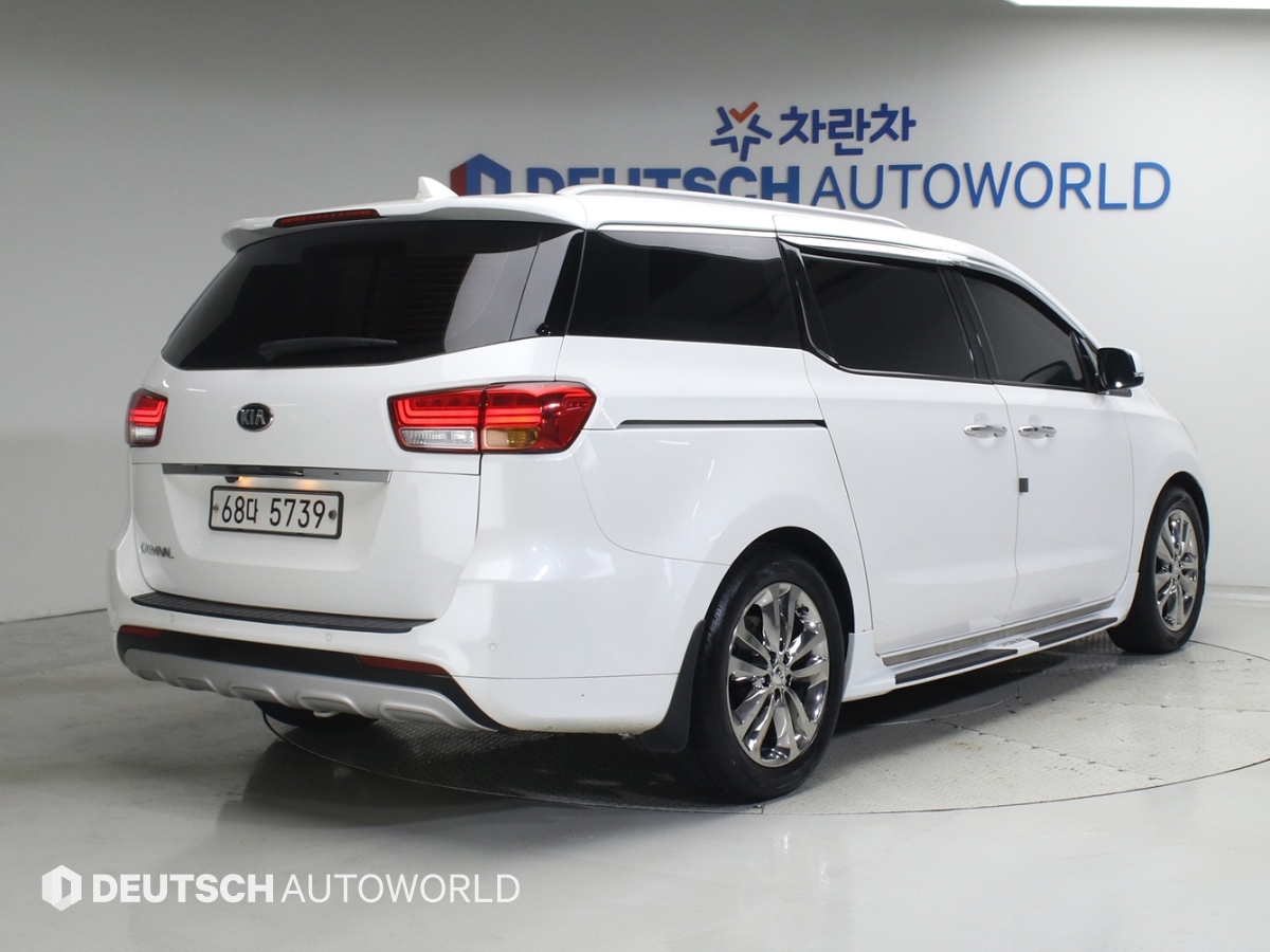 KIA CARNIVAL photo 2