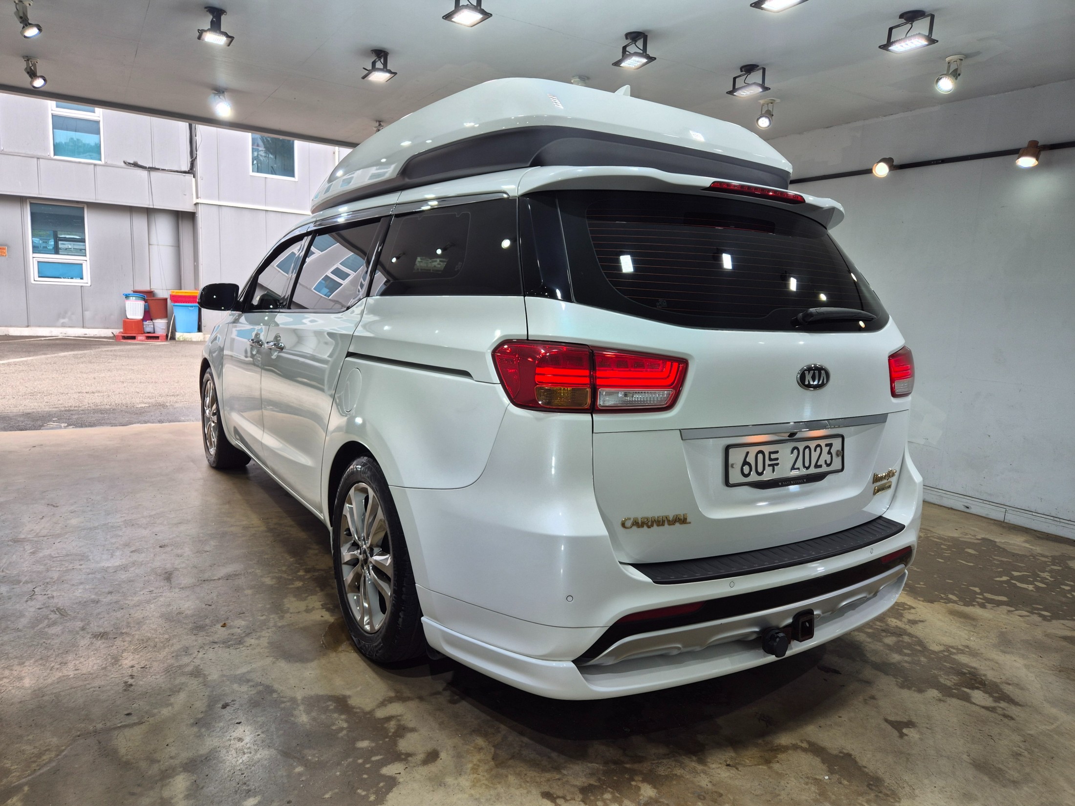 KIA CARNIVAL photo 2