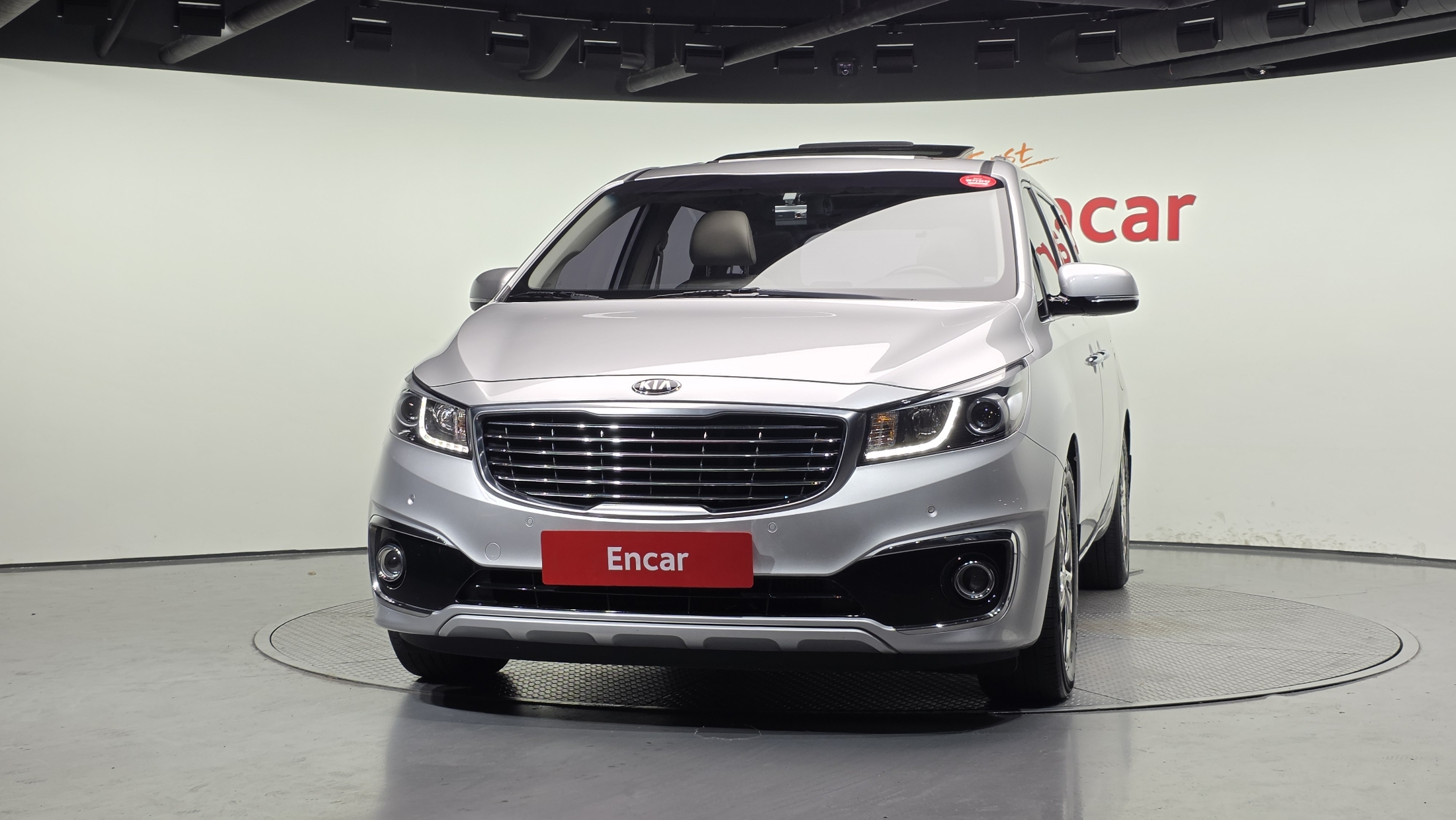 KIA CARNIVAL photo 3