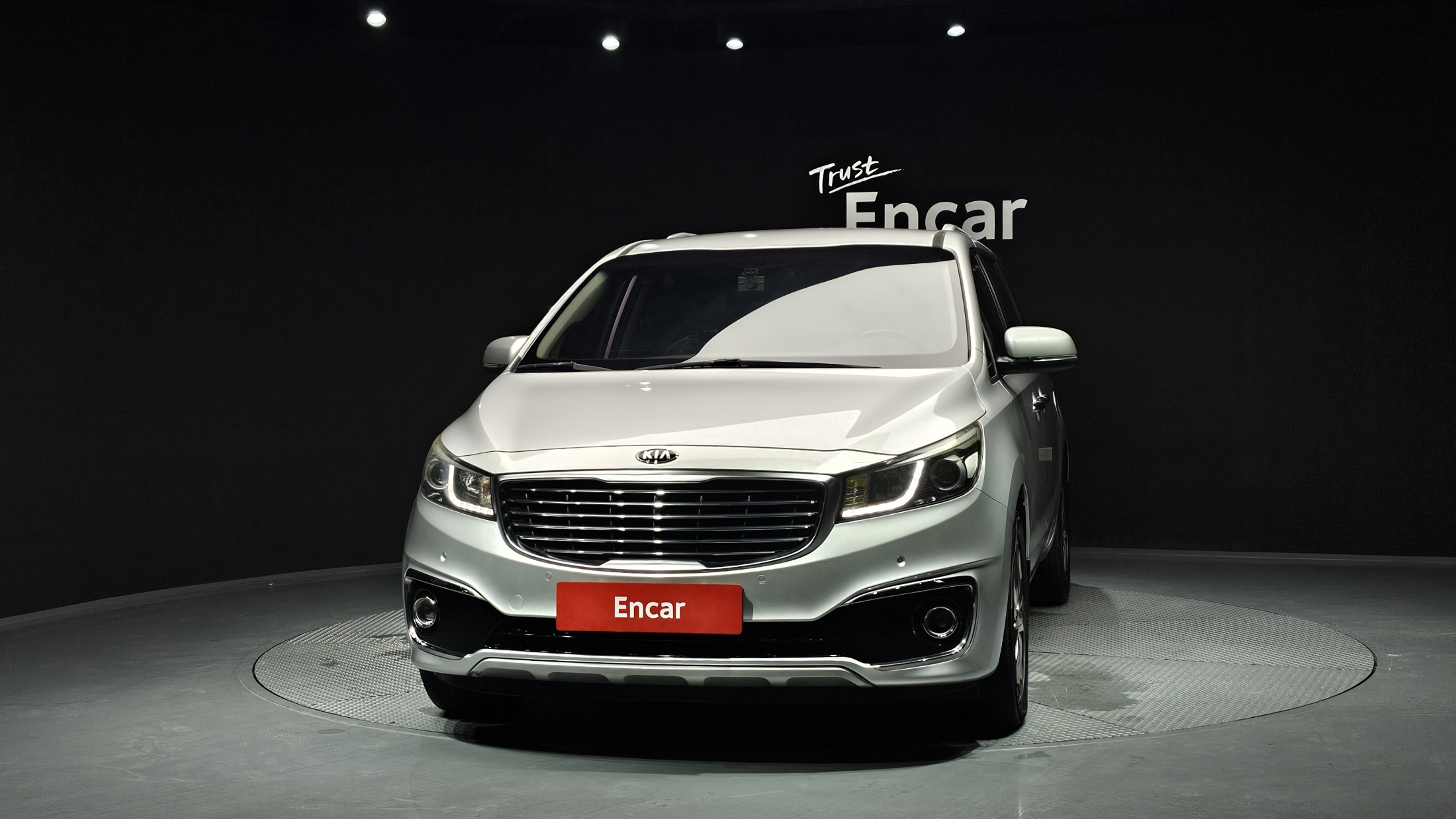 KIA CARNIVAL photo 3