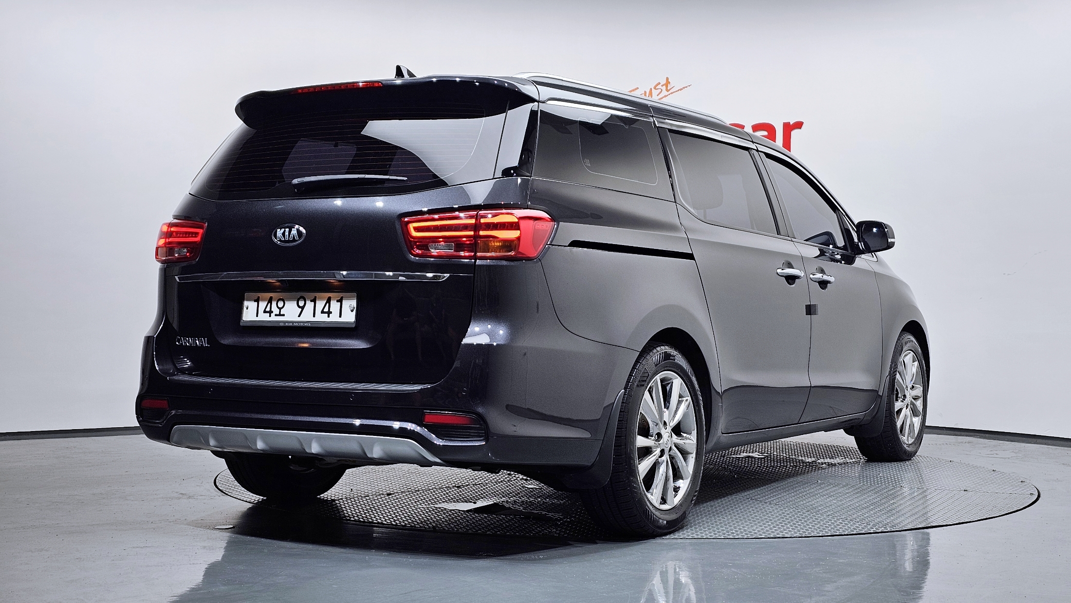 KIA CARNIVAL photo 2