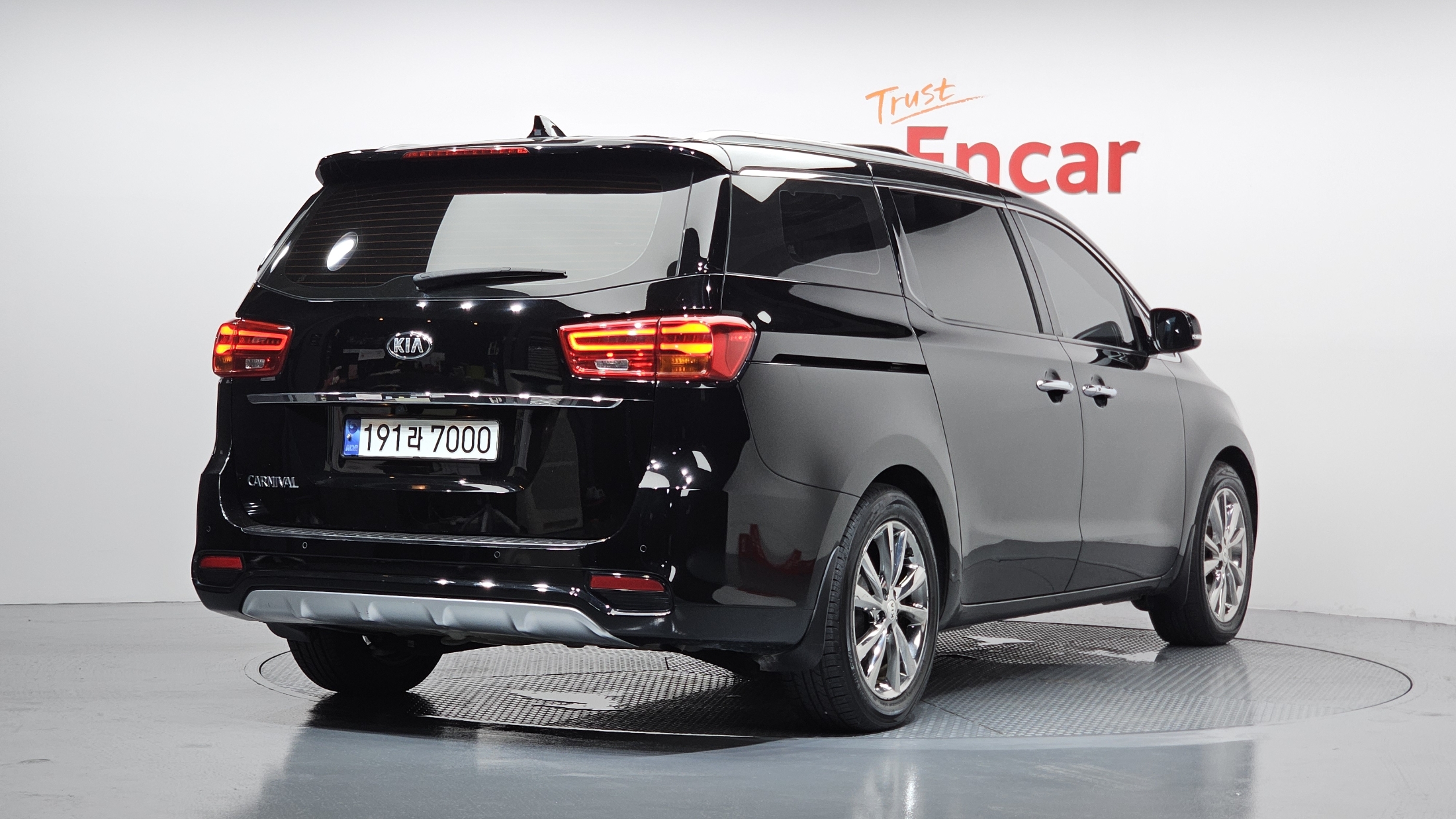 KIA CARNIVAL photo 2