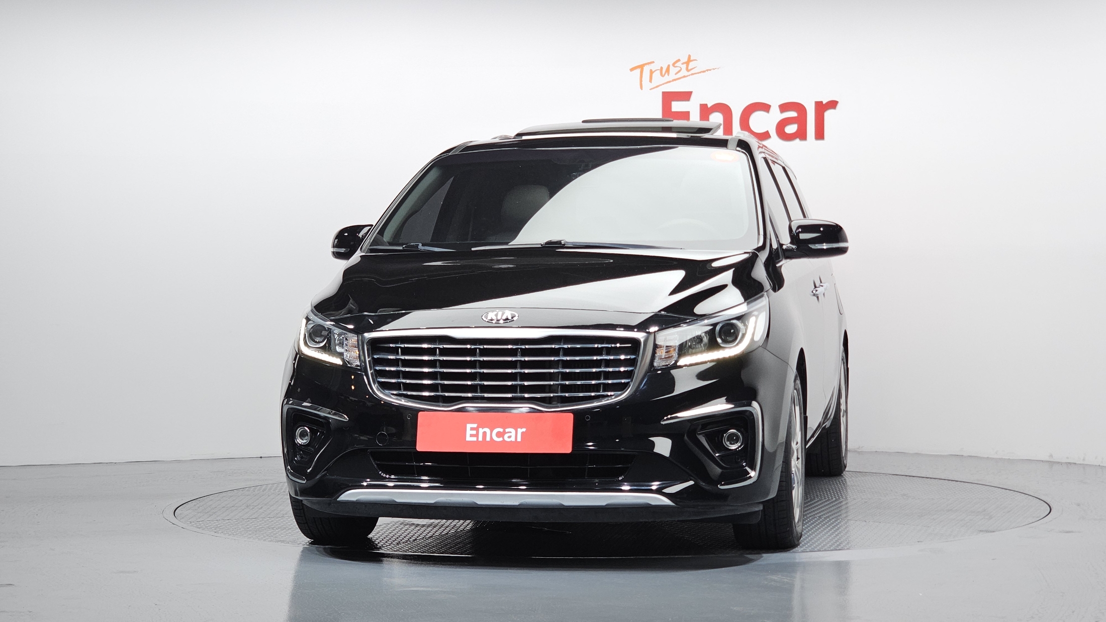 KIA CARNIVAL photo 3