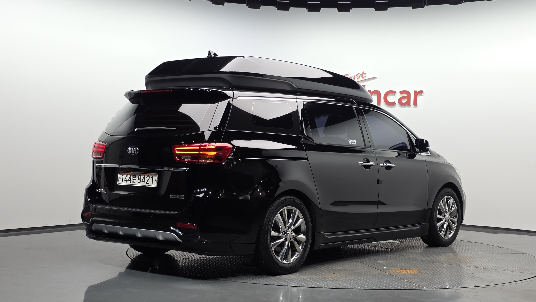 KIA CARNIVAL photo 2