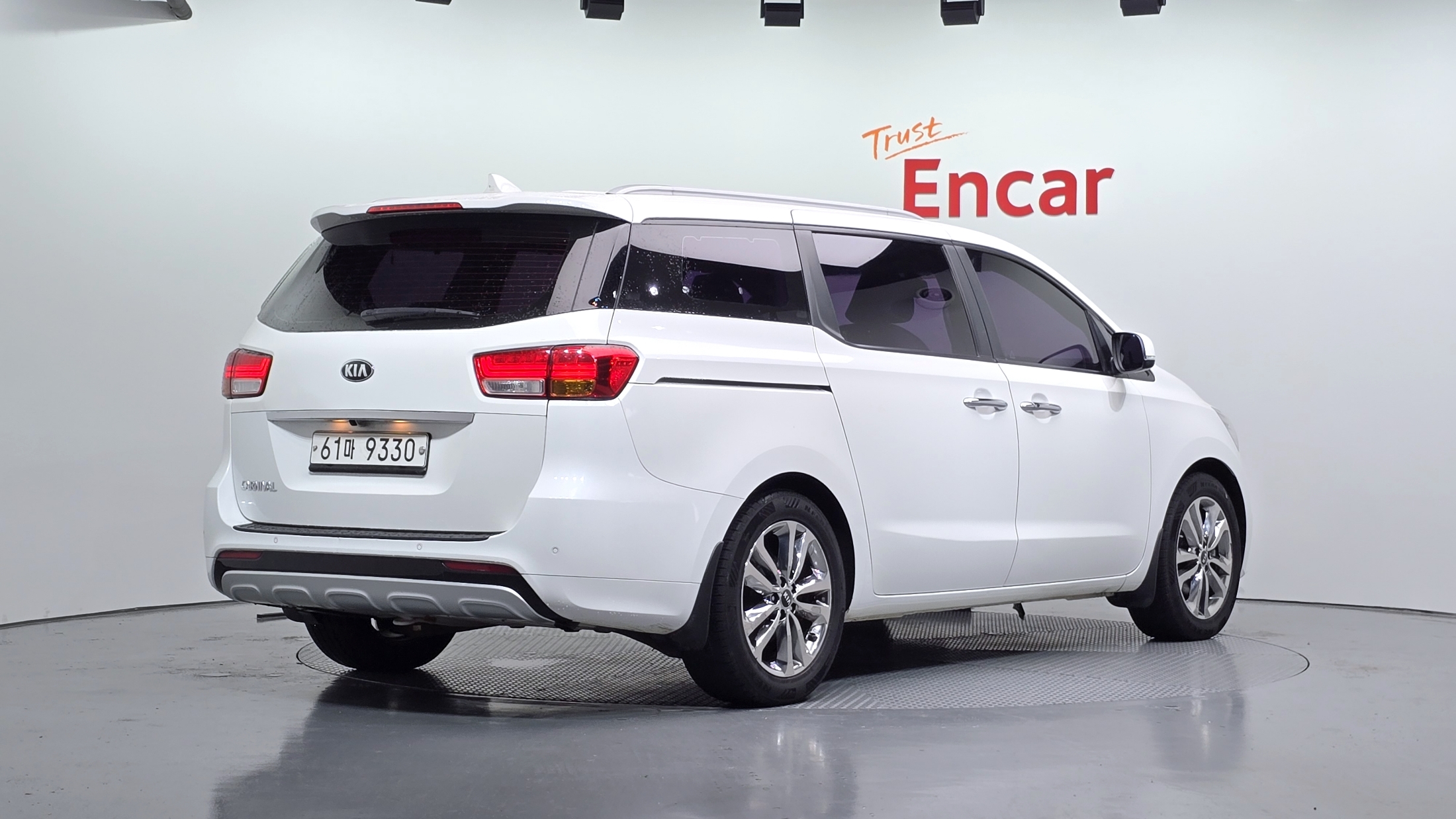 KIA CARNIVAL photo 2
