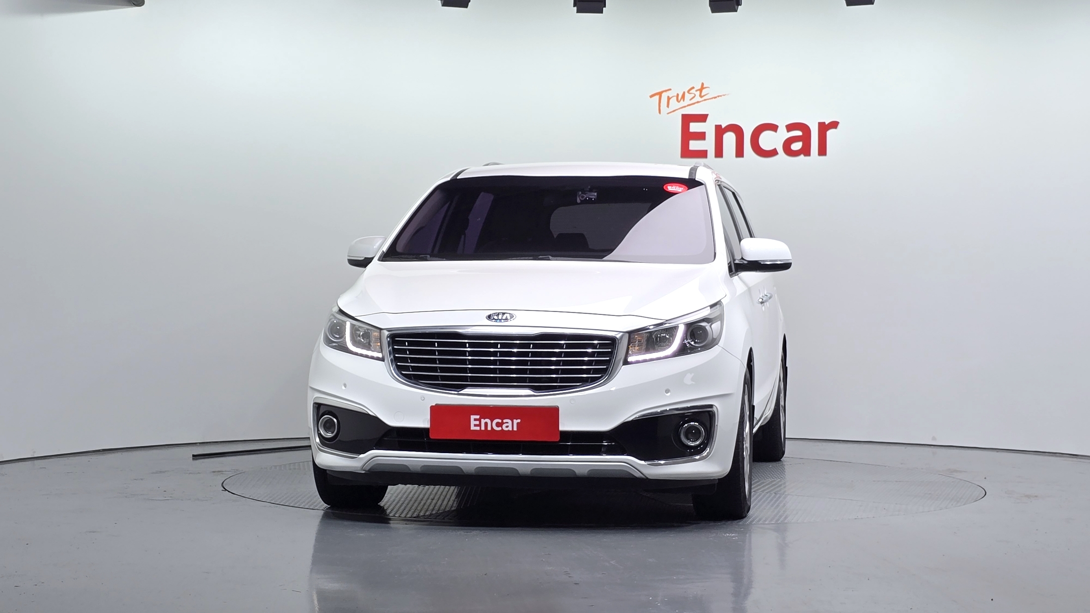 KIA CARNIVAL photo 3