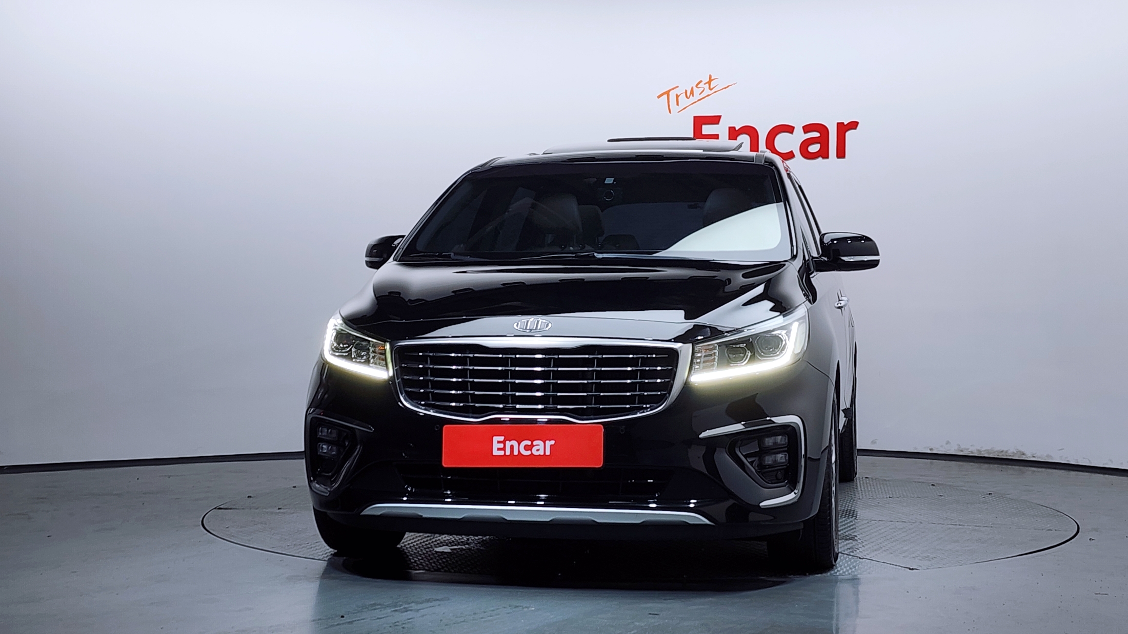 KIA CARNIVAL photo 3