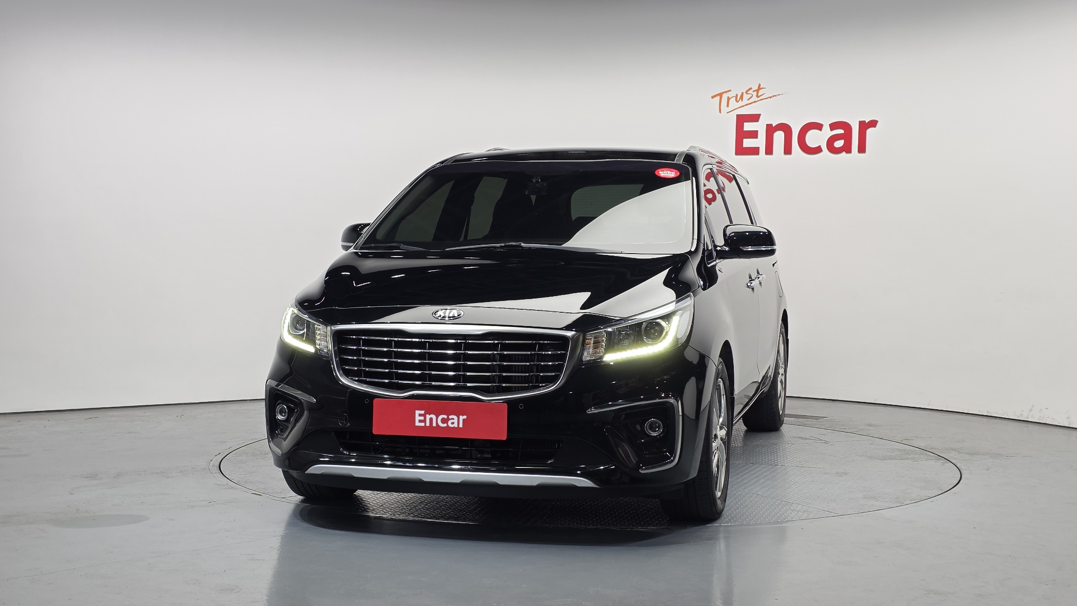 KIA CARNIVAL photo 3