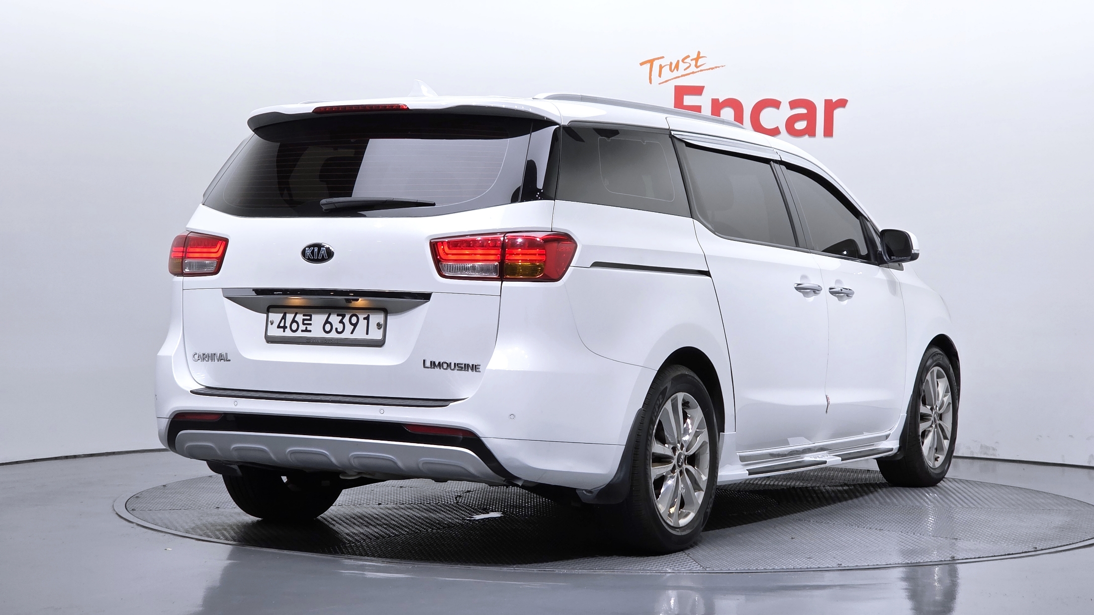 KIA CARNIVAL photo 2