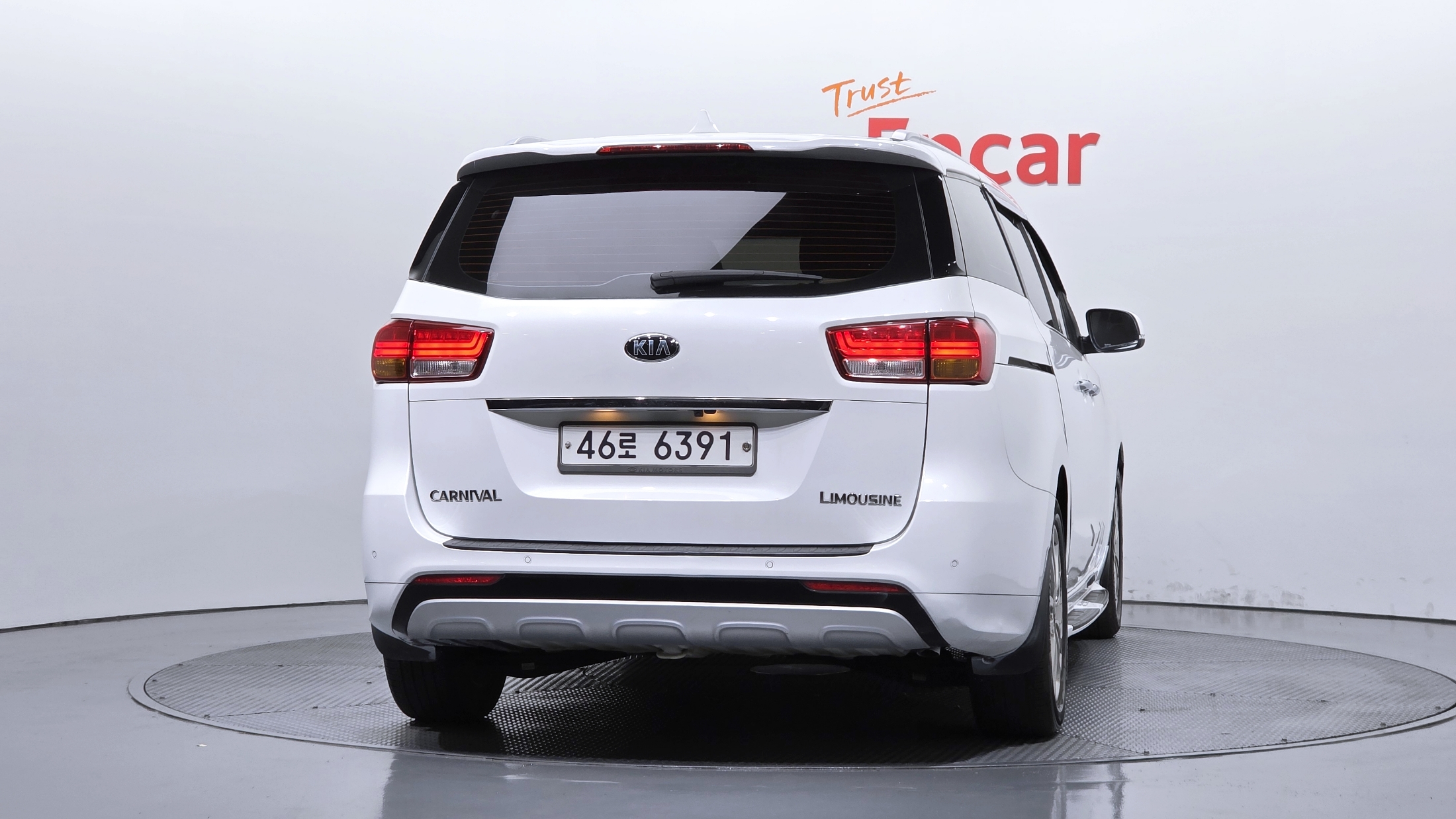 KIA CARNIVAL photo 3
