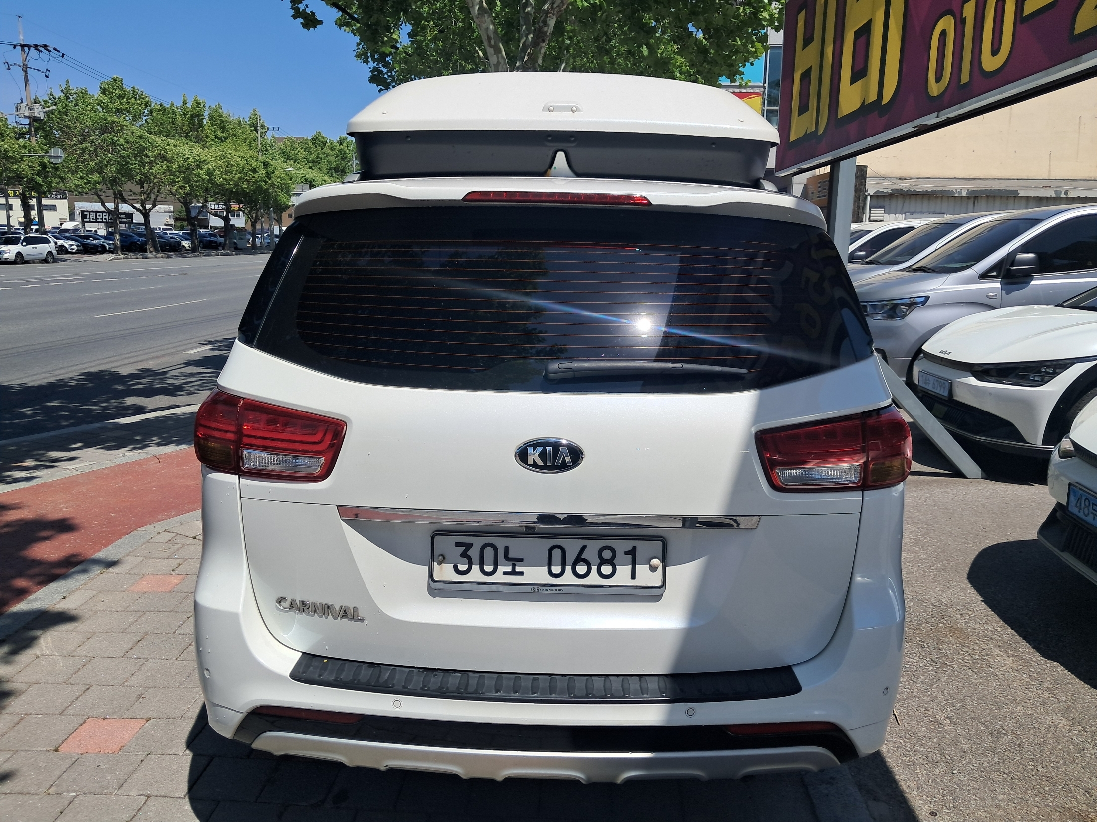 KIA CARNIVAL photo 2