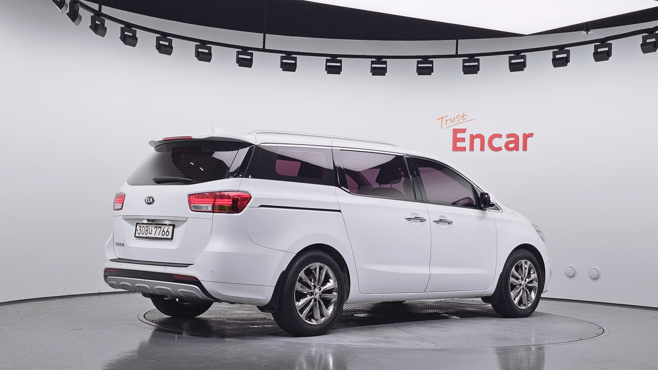 KIA CARNIVAL photo 2
