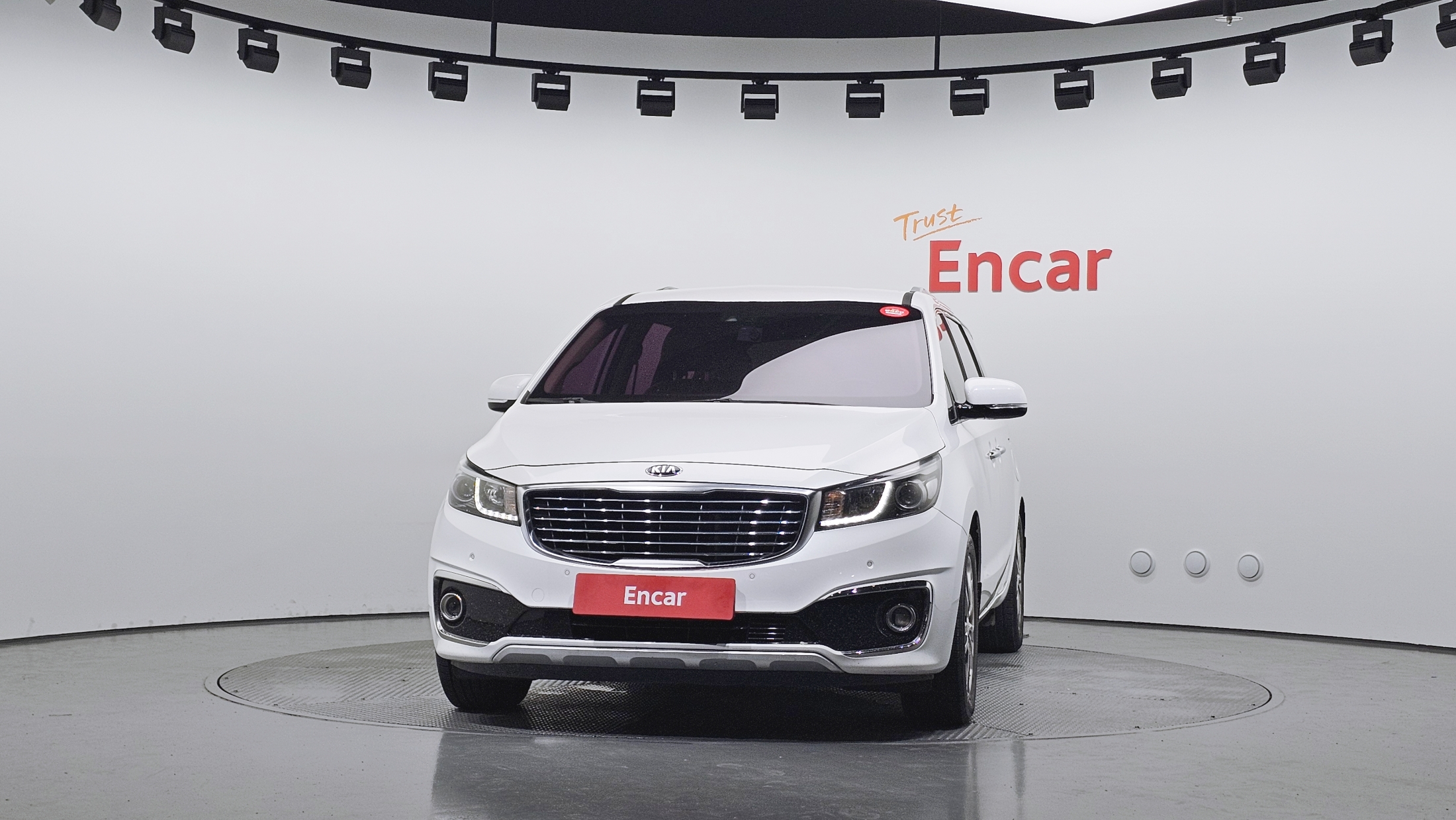 KIA CARNIVAL photo 3