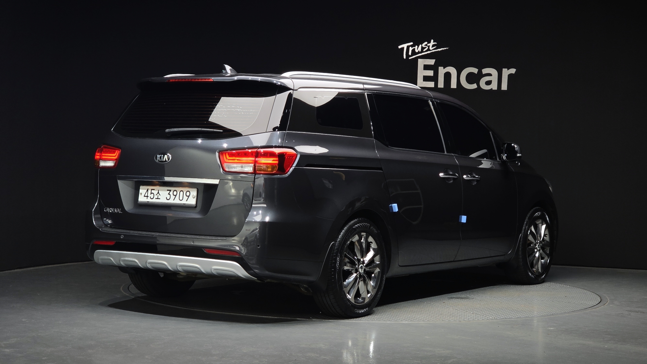 KIA CARNIVAL photo 2