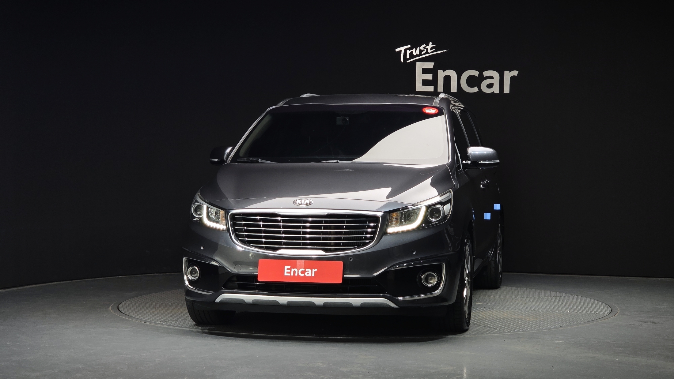 KIA CARNIVAL photo 3