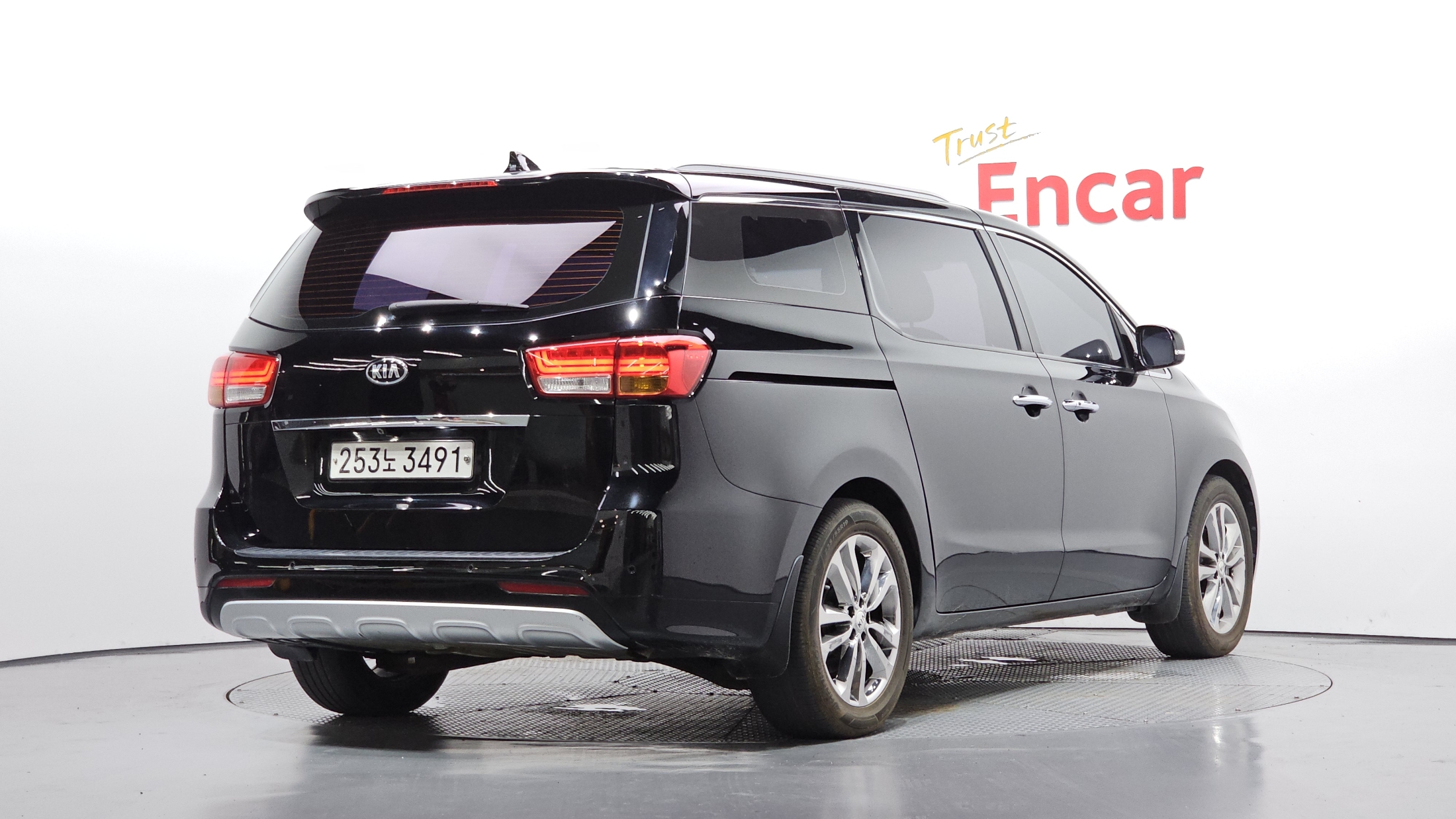 KIA CARNIVAL photo 2
