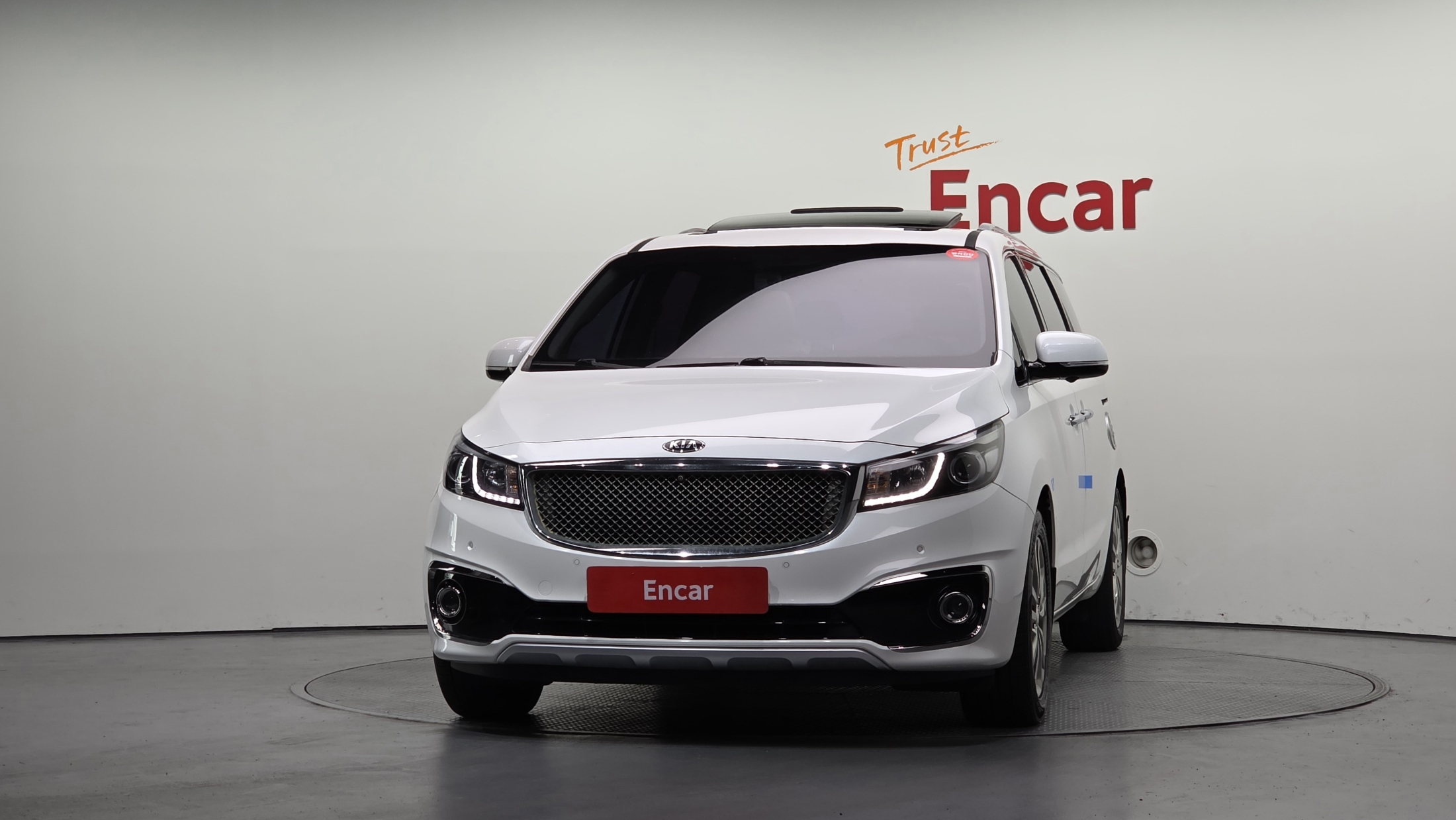 KIA CARNIVAL photo 3