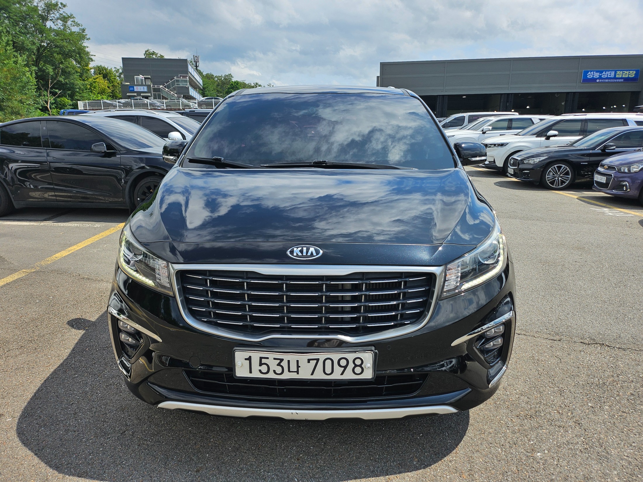 KIA CARNIVAL photo 2
