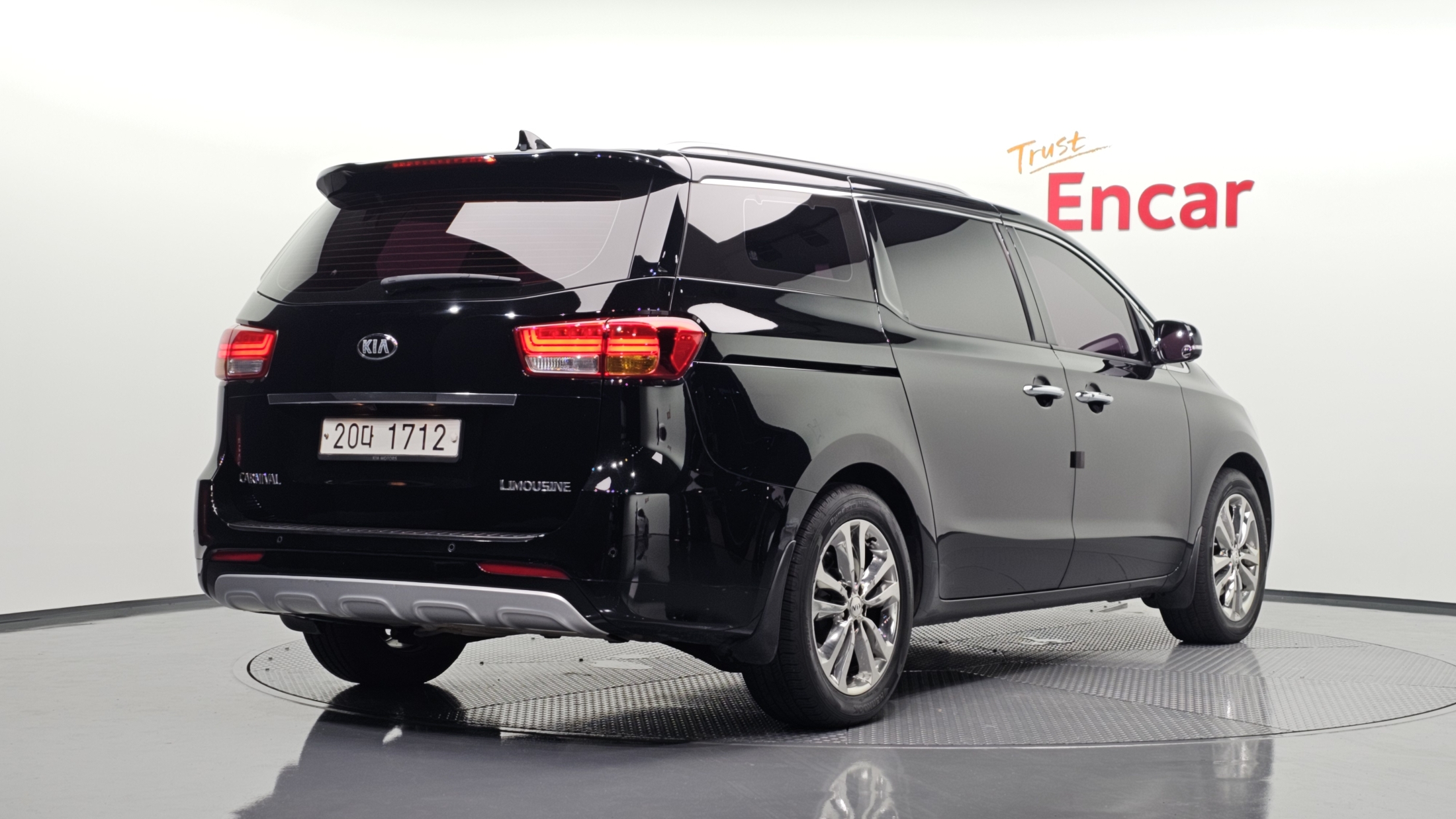 KIA CARNIVAL photo 2