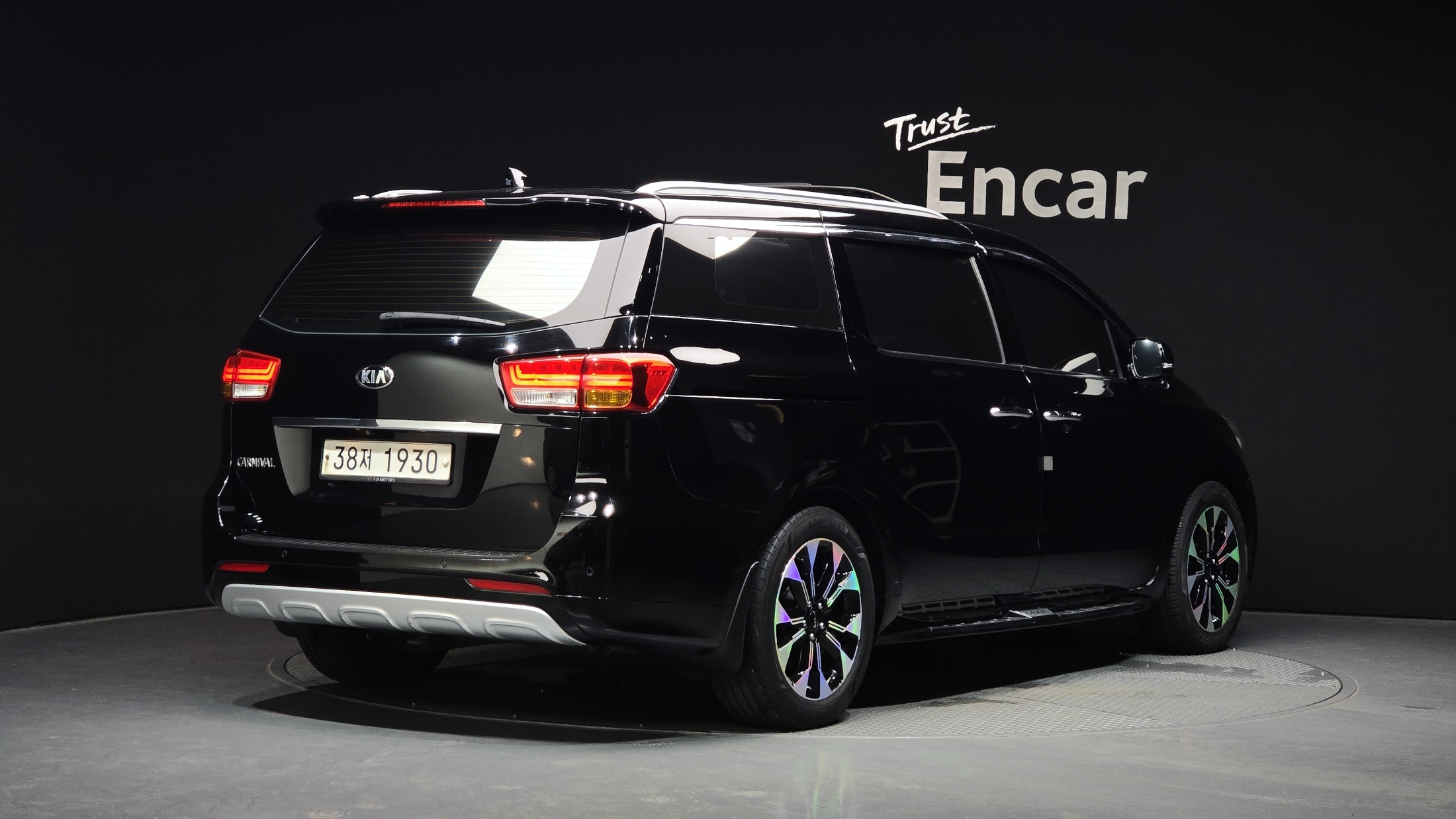 KIA CARNIVAL photo 3