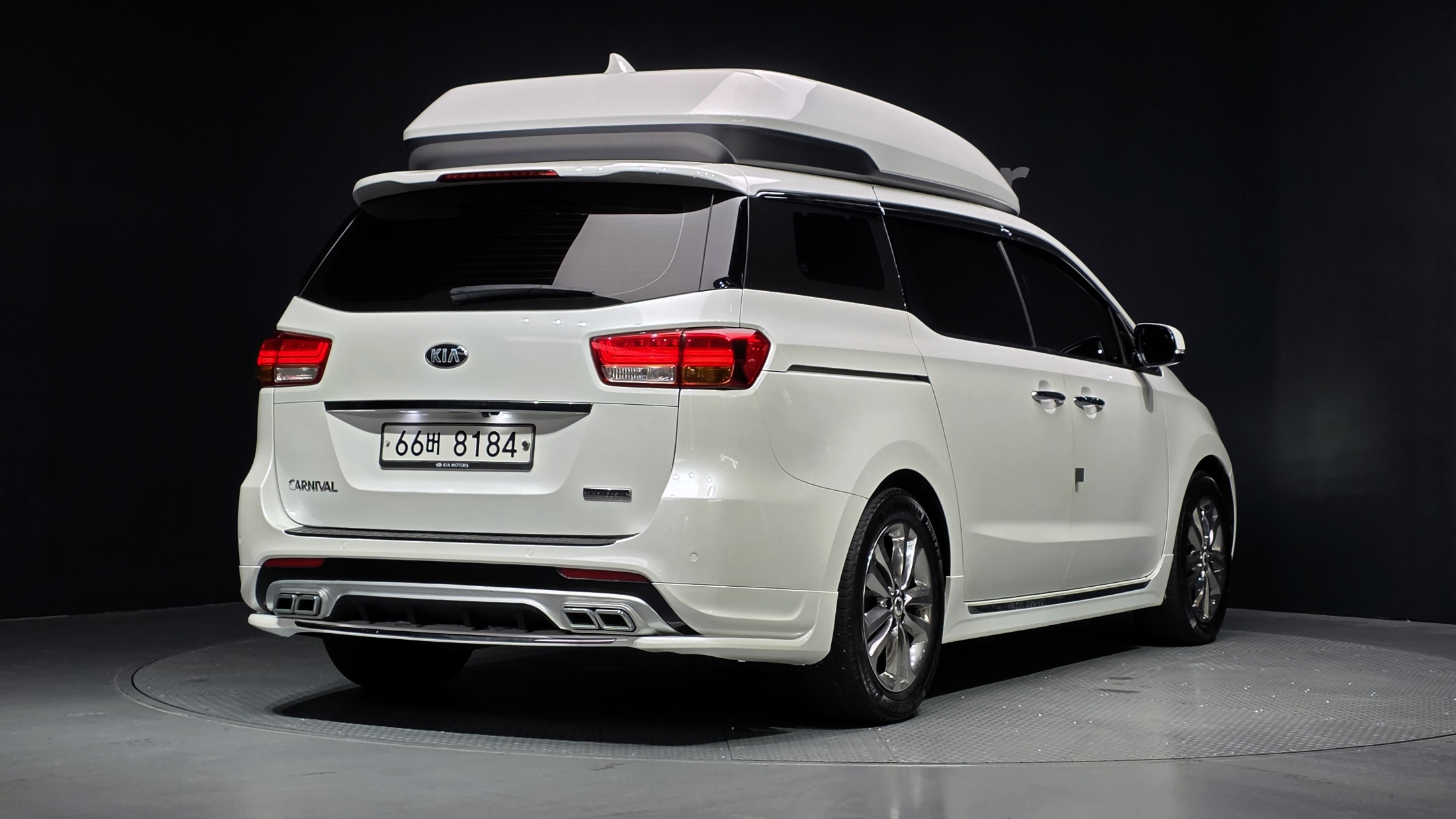 KIA CARNIVAL photo 3