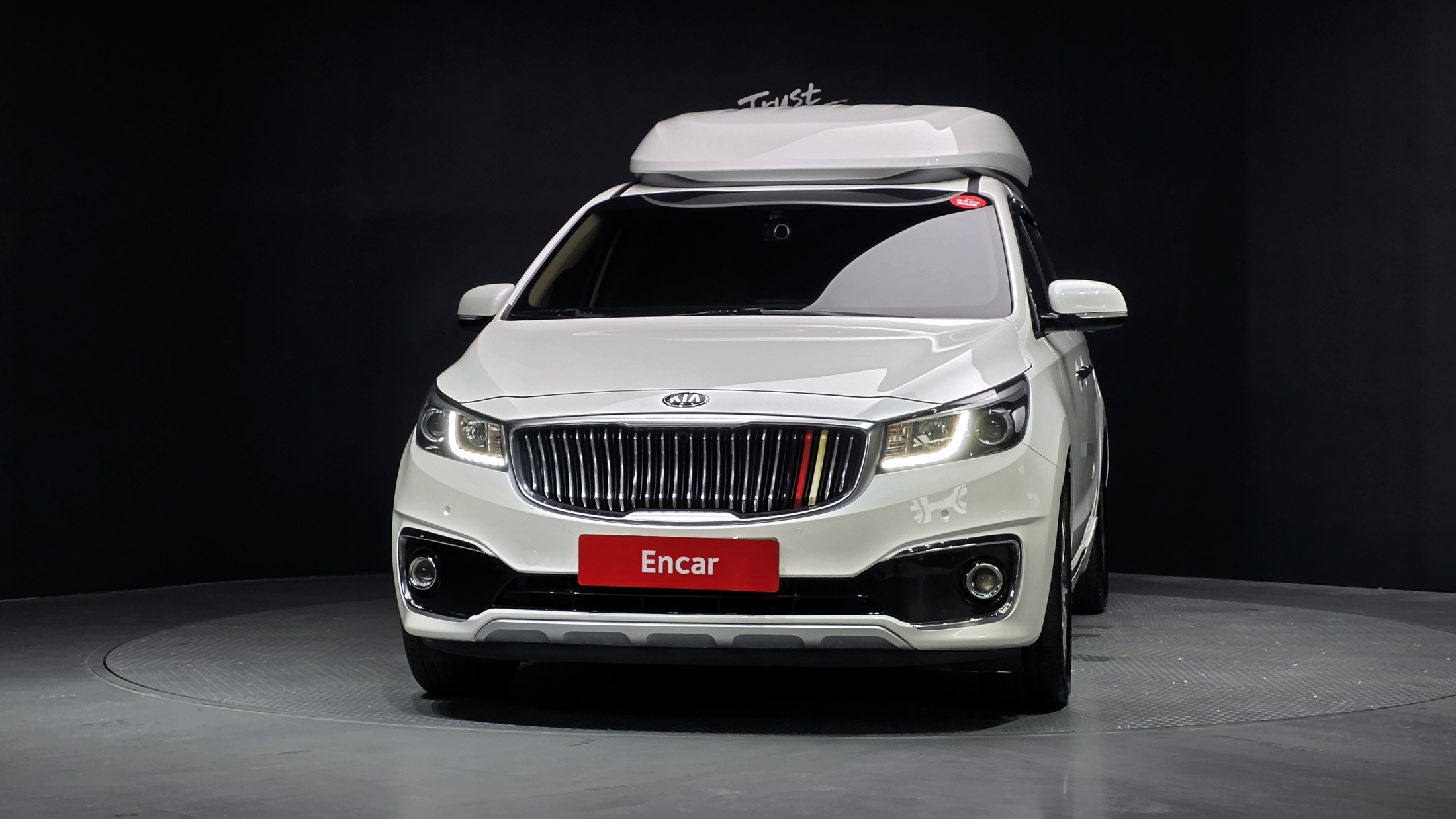 KIA CARNIVAL photo 2