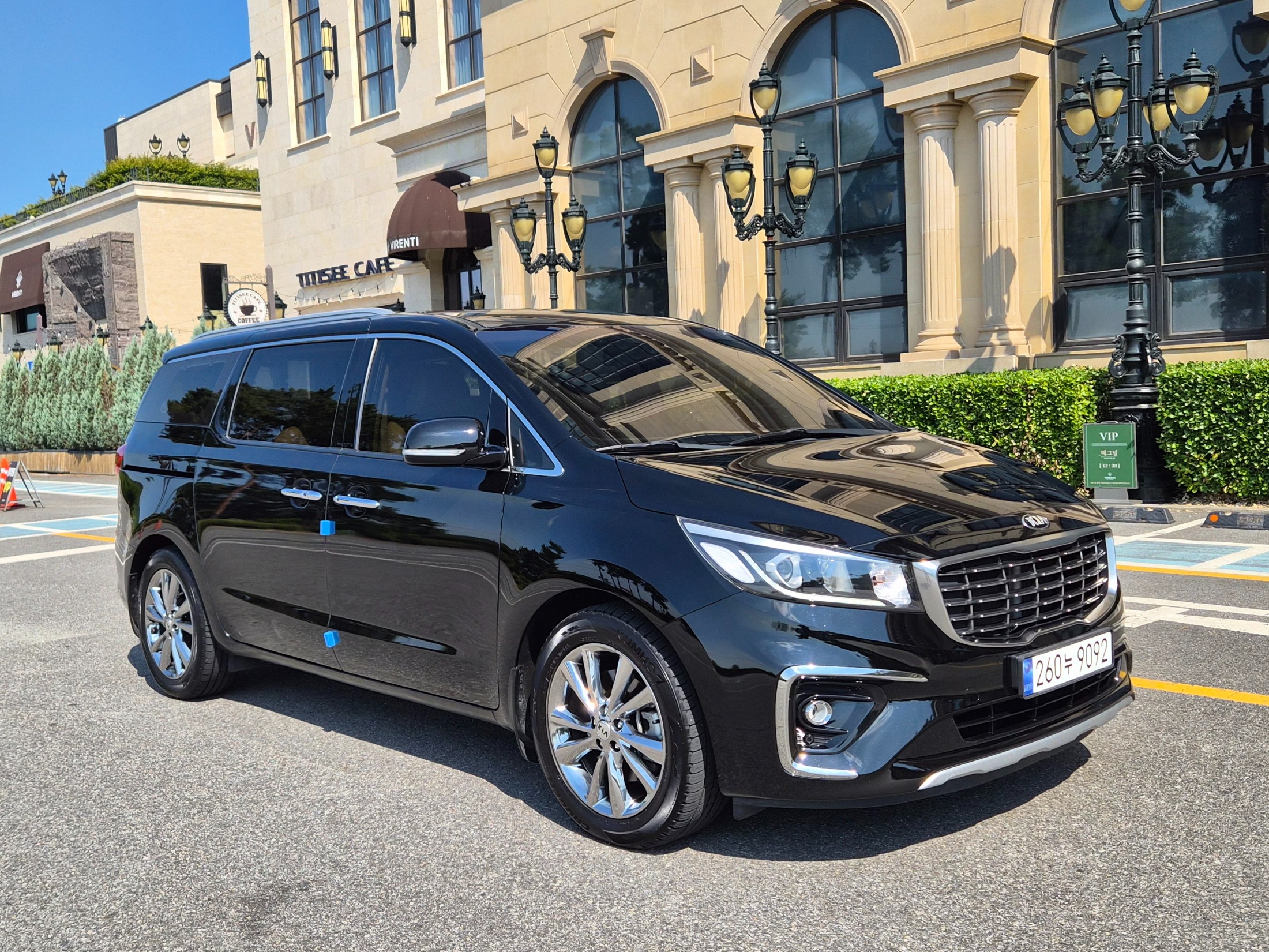 KIA CARNIVAL photo 2
