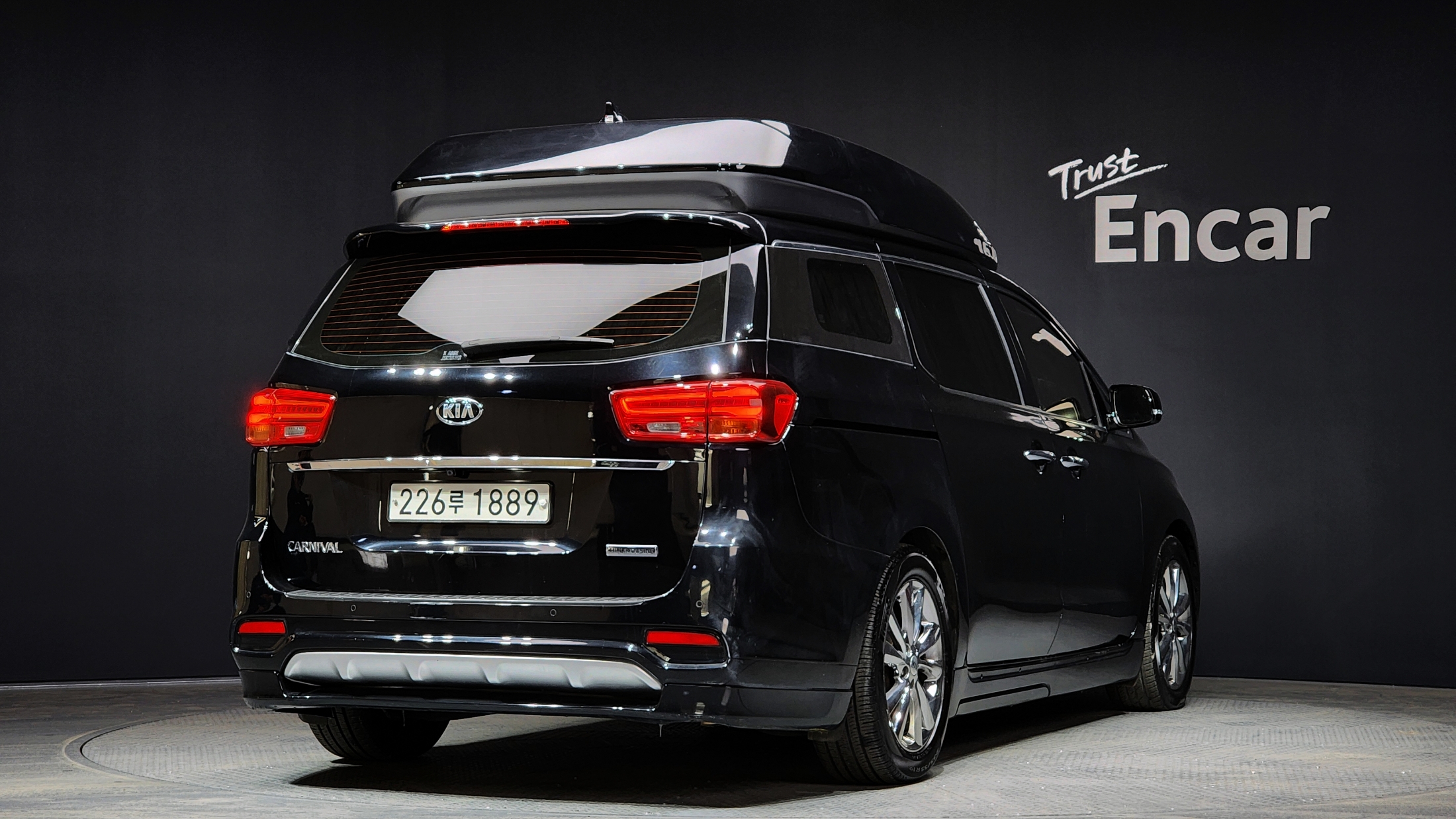 KIA CARNIVAL photo 2
